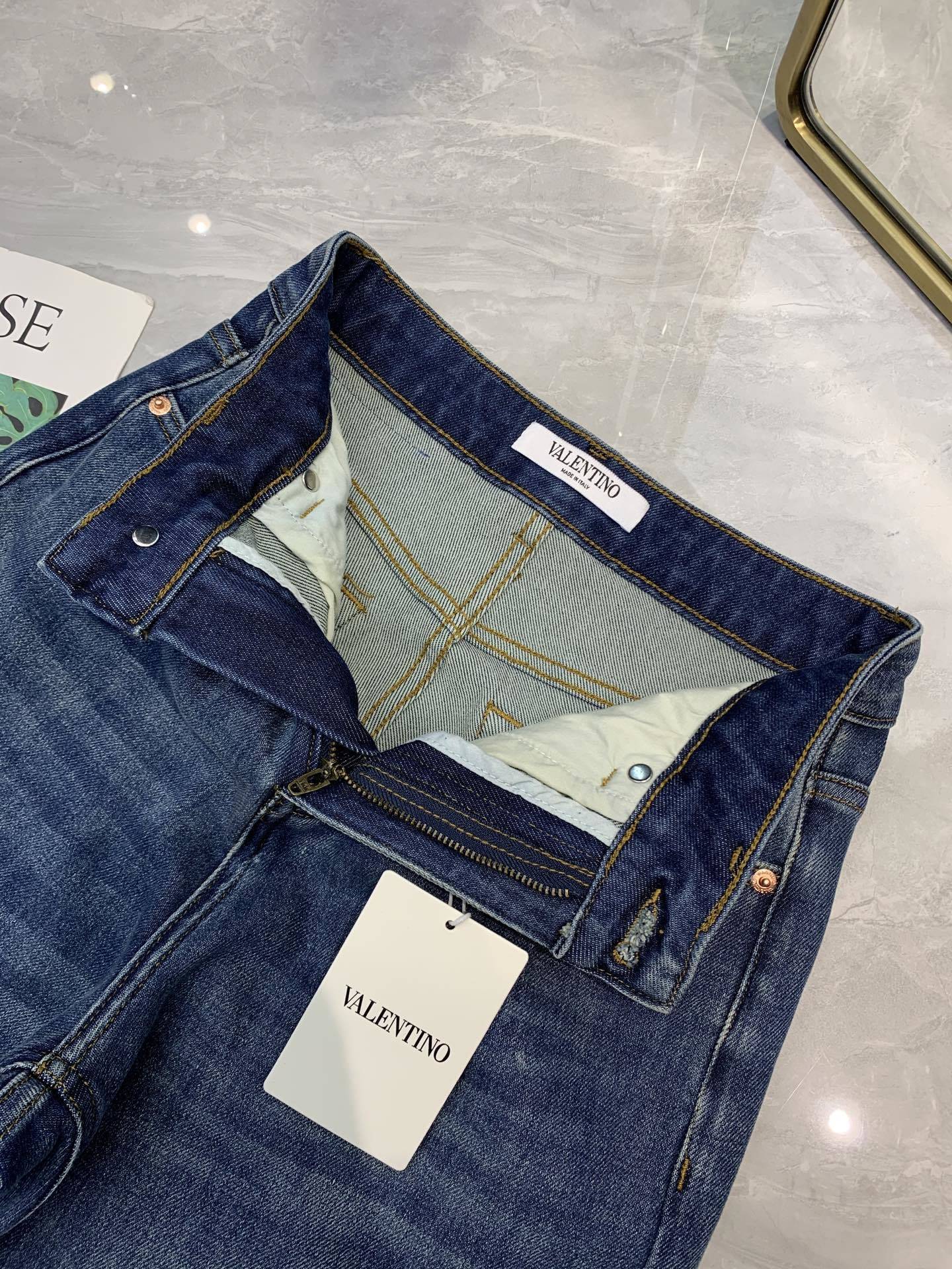HIGH-WAIST WIDE LEG DENIM JEANS WITH LOGO DETAIL