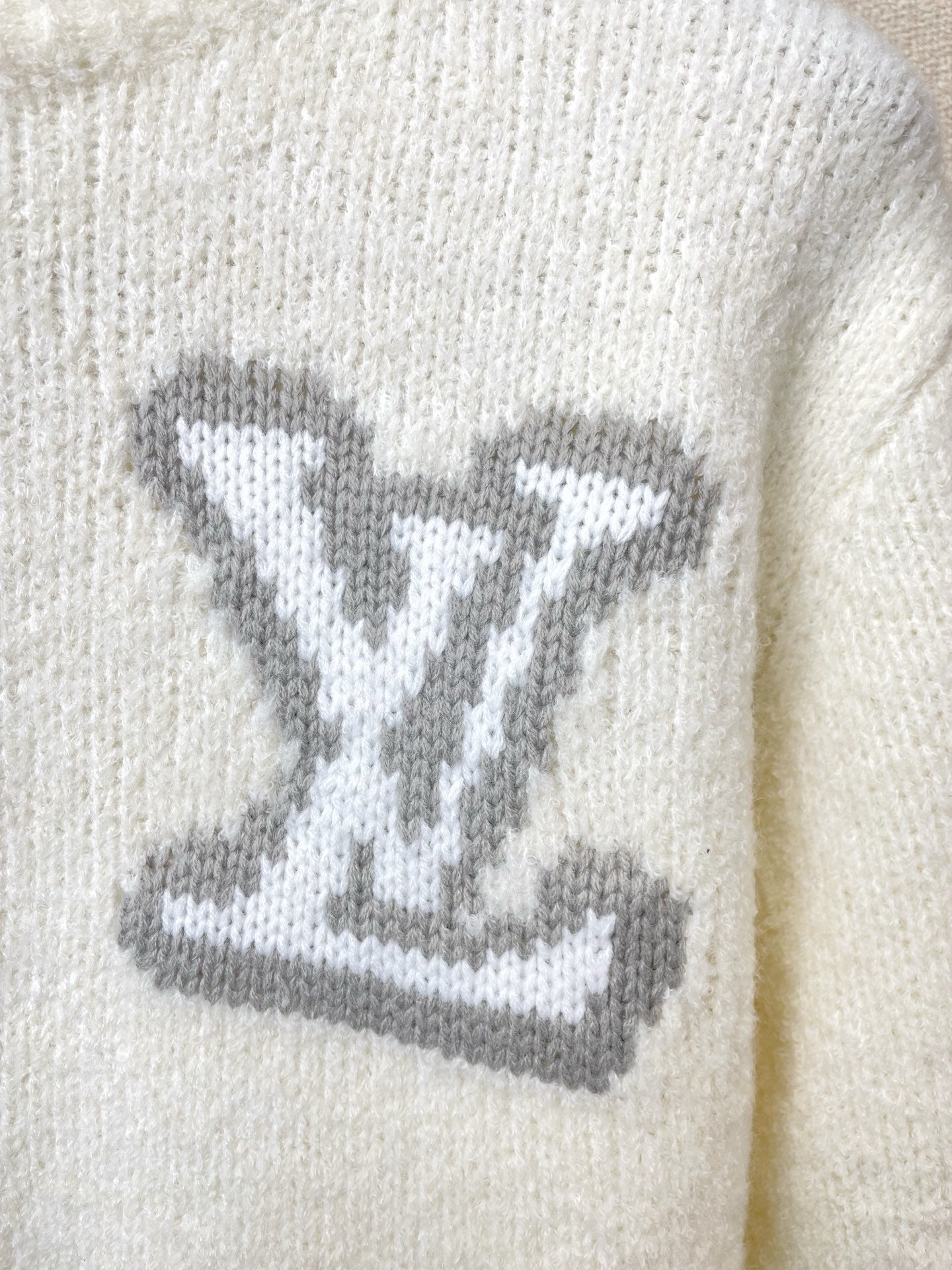 SOFT KNIT CREWNECK SWEATER WITH CONTRAST LETTER DETAIL