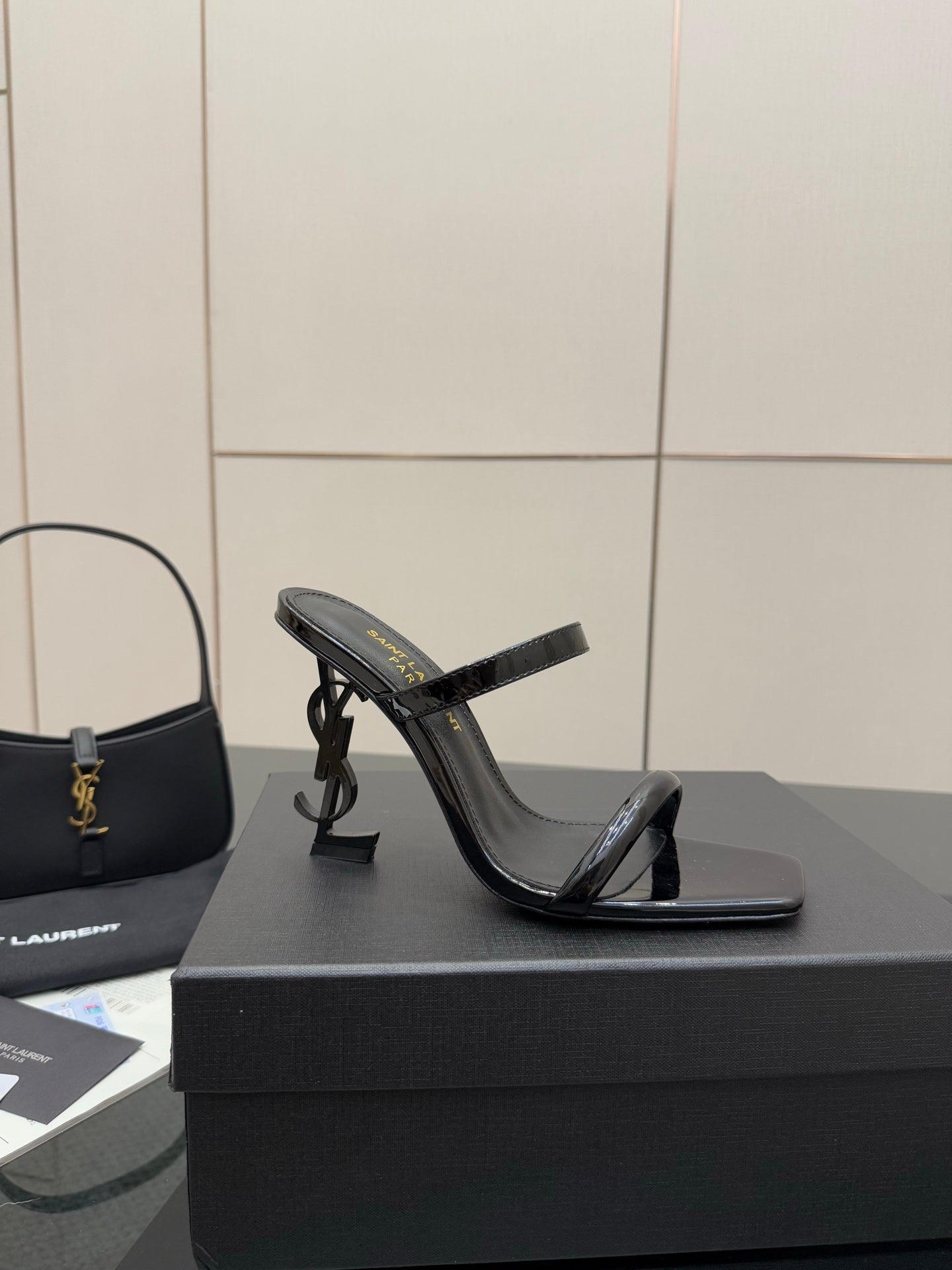 BLACK PATENT STRAPPY HEELS WITH LOGO HEEL
