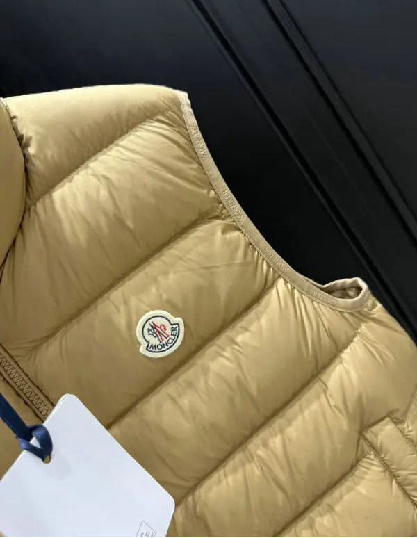 LIGHTWEIGHT QUILTED ZIP PUFFER VEST