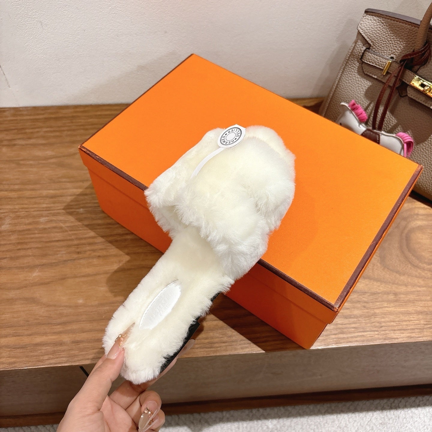 WHITE FAUX FUR SLIDE SLIPPERS