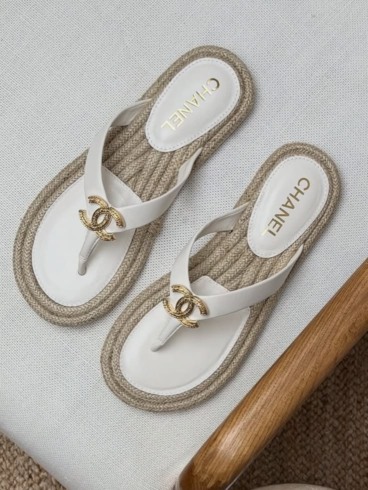 ELEGANT WHITE THONG FLAT SANDALS