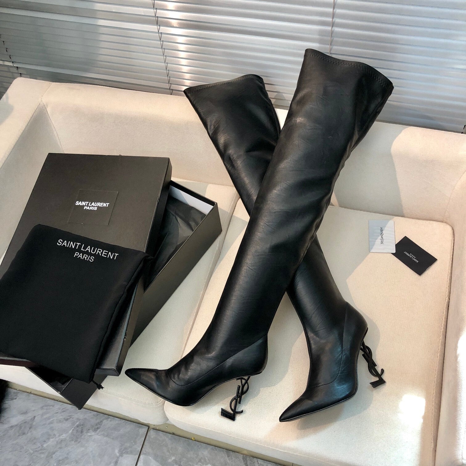 OVERKNEE POINTED HEEL BOOTS