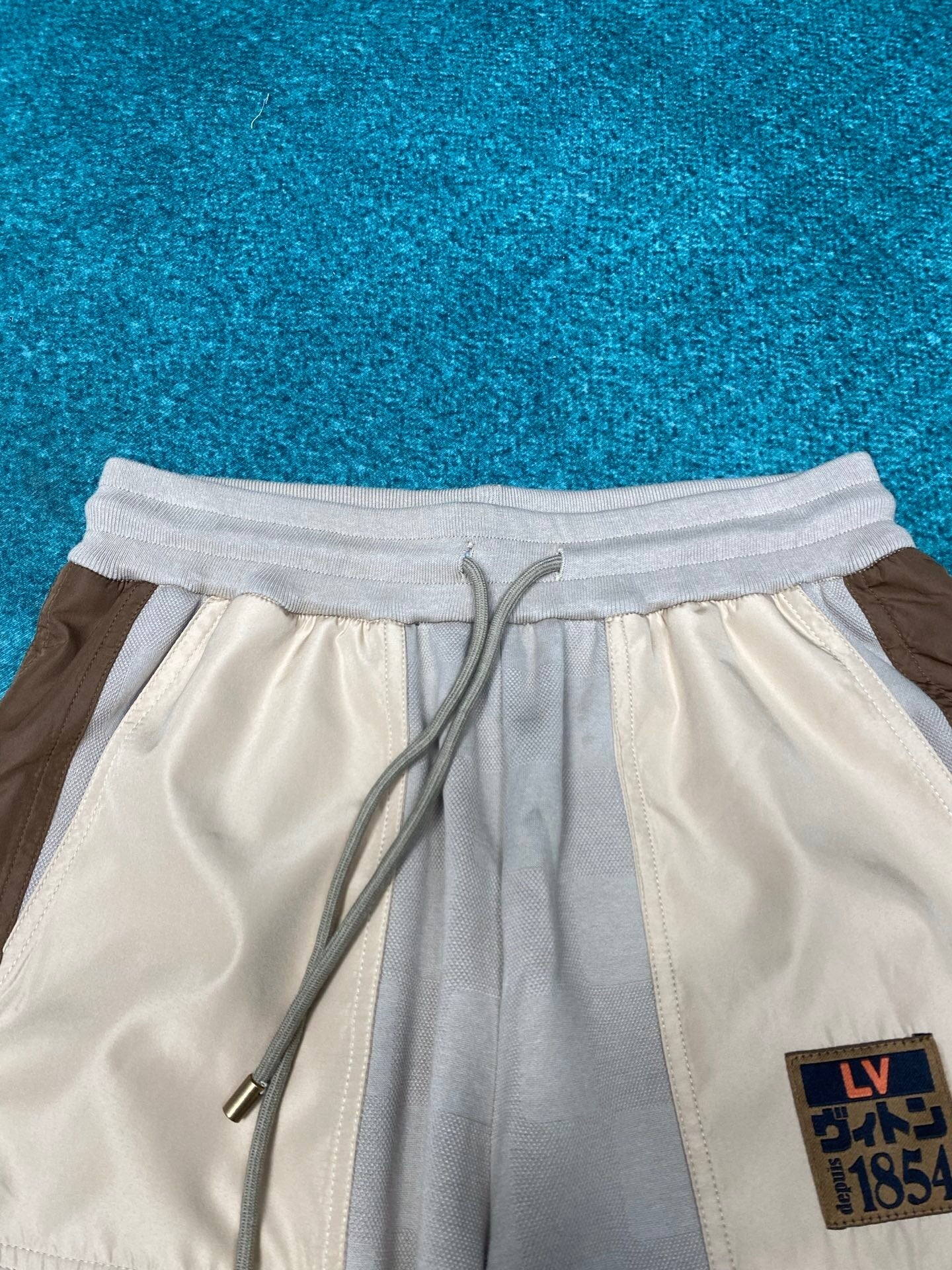 COLOR-BLOCK UTILITY SHORTS