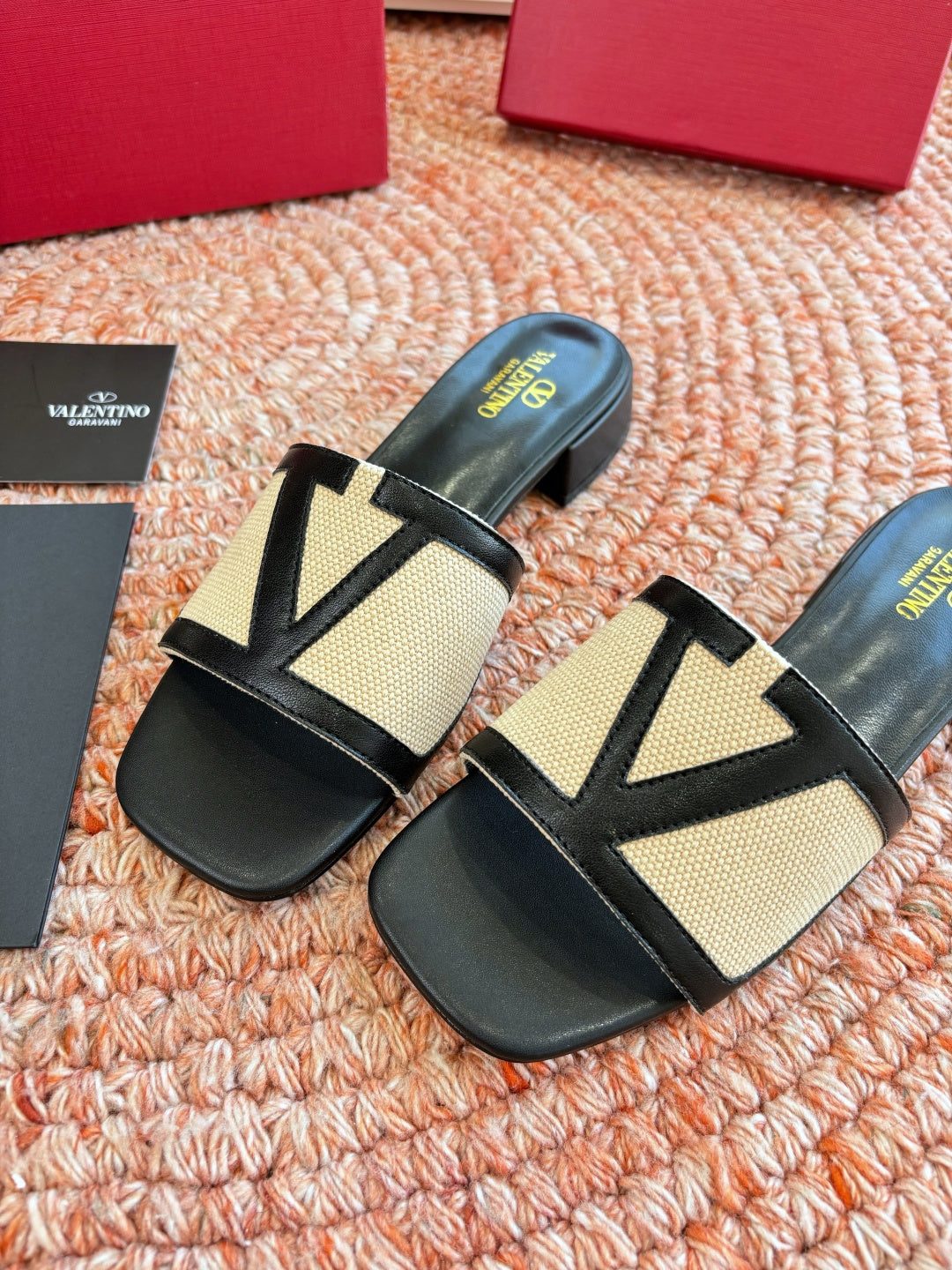 VALENTINO GARAVANI V-LOGO CANVAS SLIDE SANDALS – BLACK & BEIGE