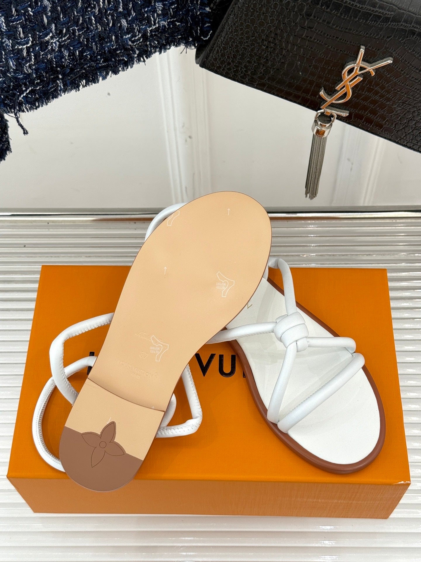 MINIMAL KNOT STRAP FLAT SANDALS – WHITE