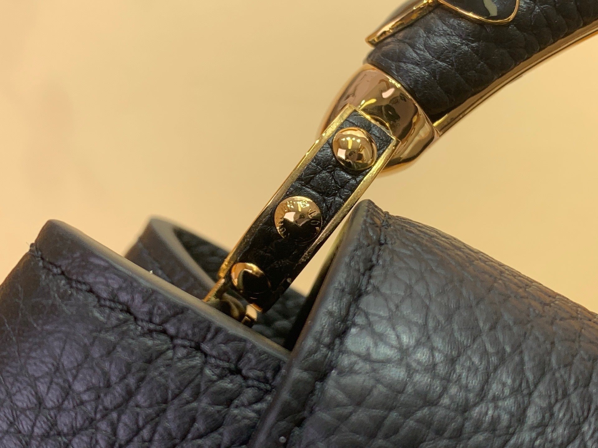 STRUCTURED TOP HANDLE BAG WITH GOLD LOGO