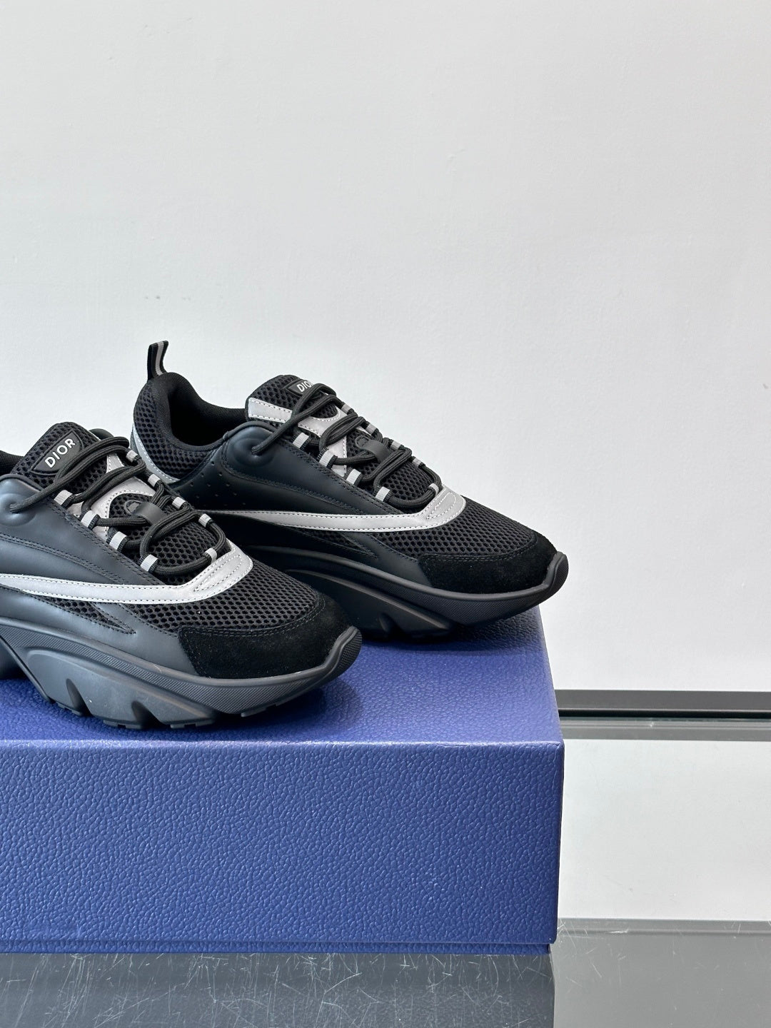 BLACK & GREY DESIGNER RUNNER SNEAKERS
