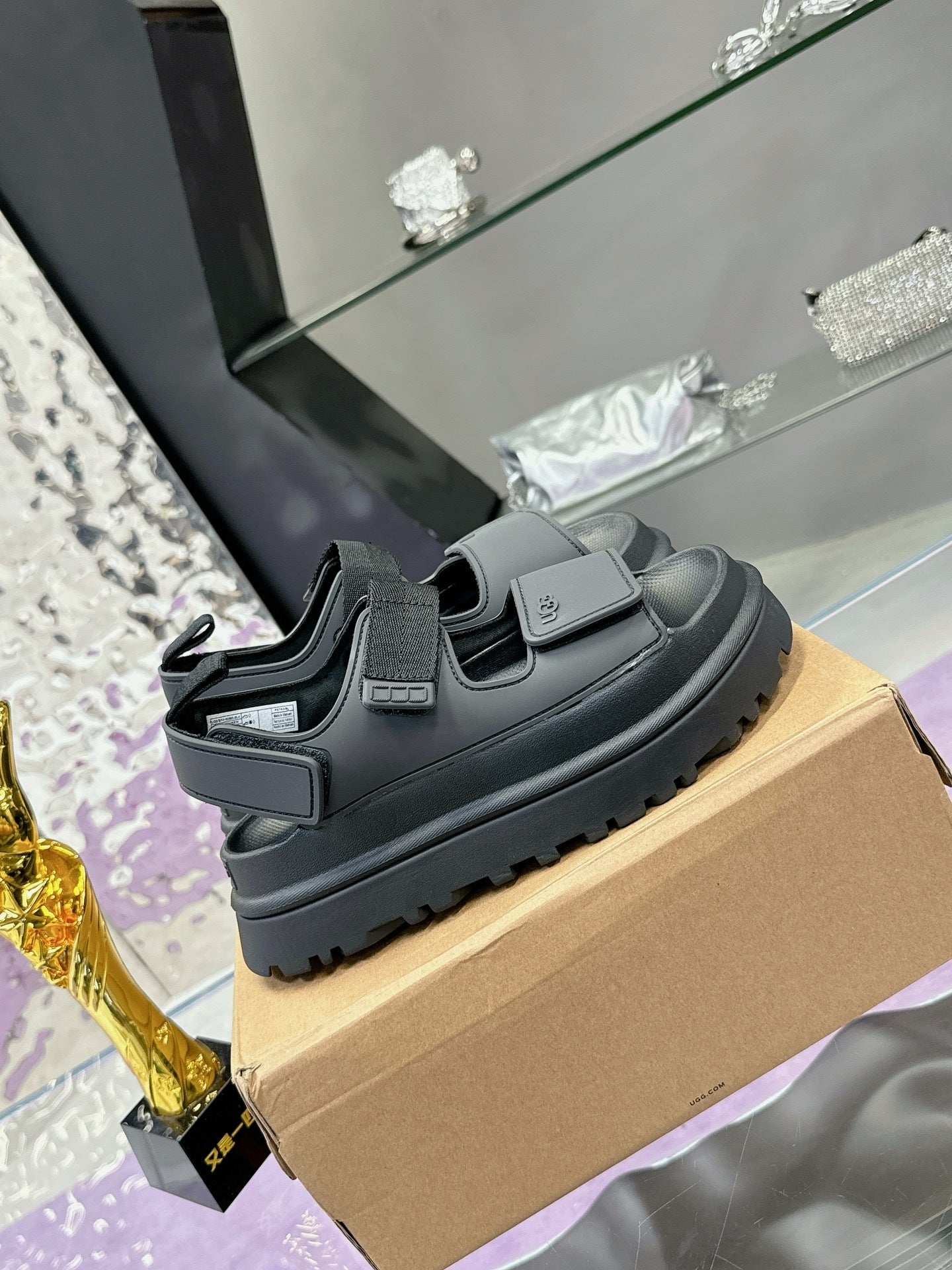 PLATFORM SANDALS – BLACK