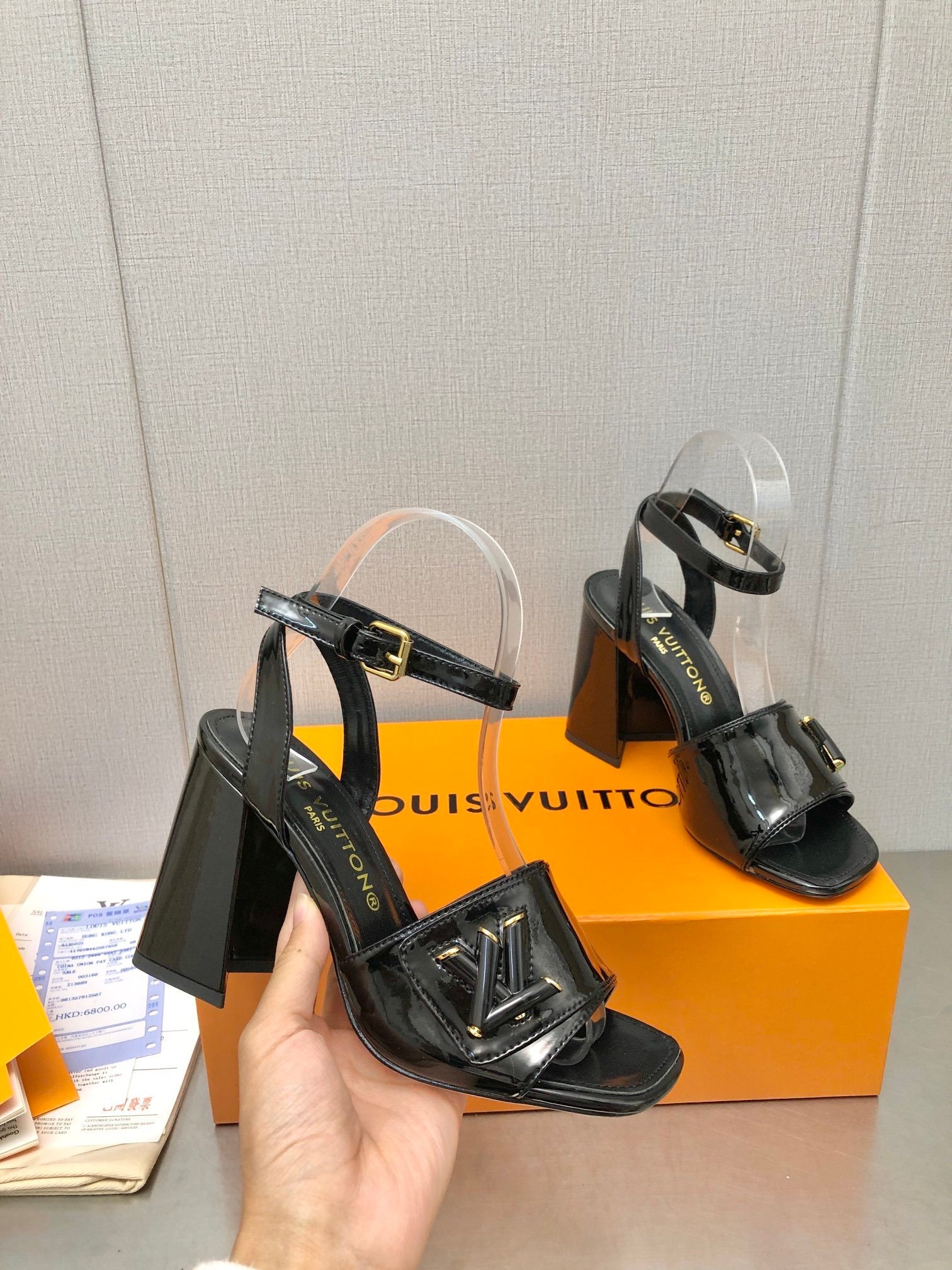 PATENT STRAP BLOCK HEEL SANDALS