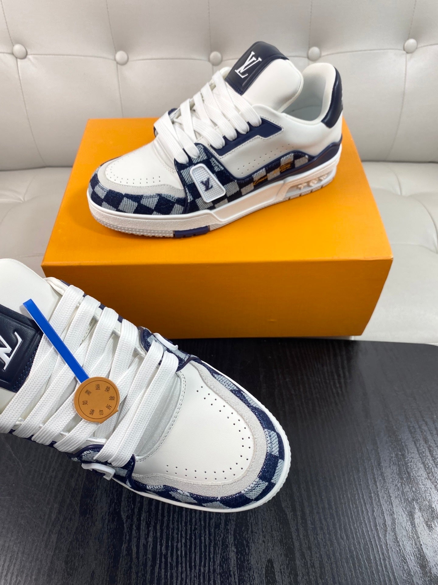 WHITE AND NAVY LOW-TOP SNEAKERS WITH CHECKED DETAILS