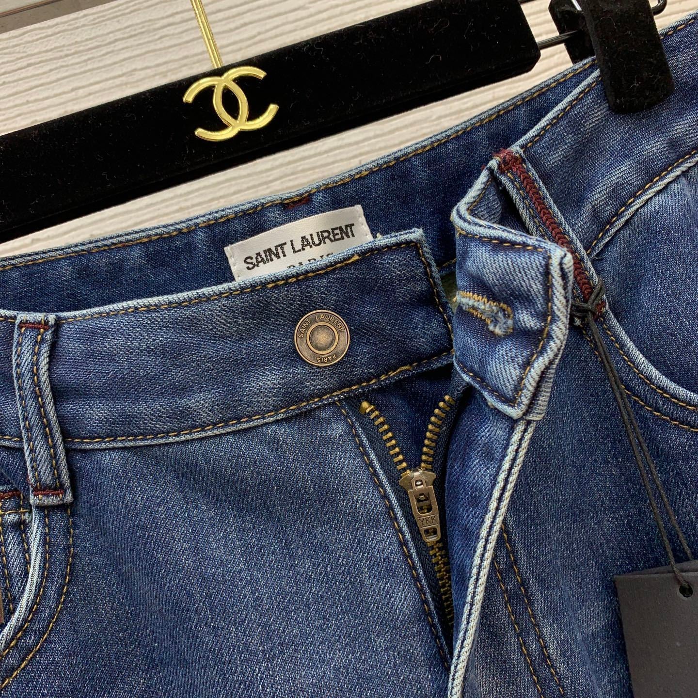 HIGH-WAIST STRAIGHT LEG DENIM JEANS