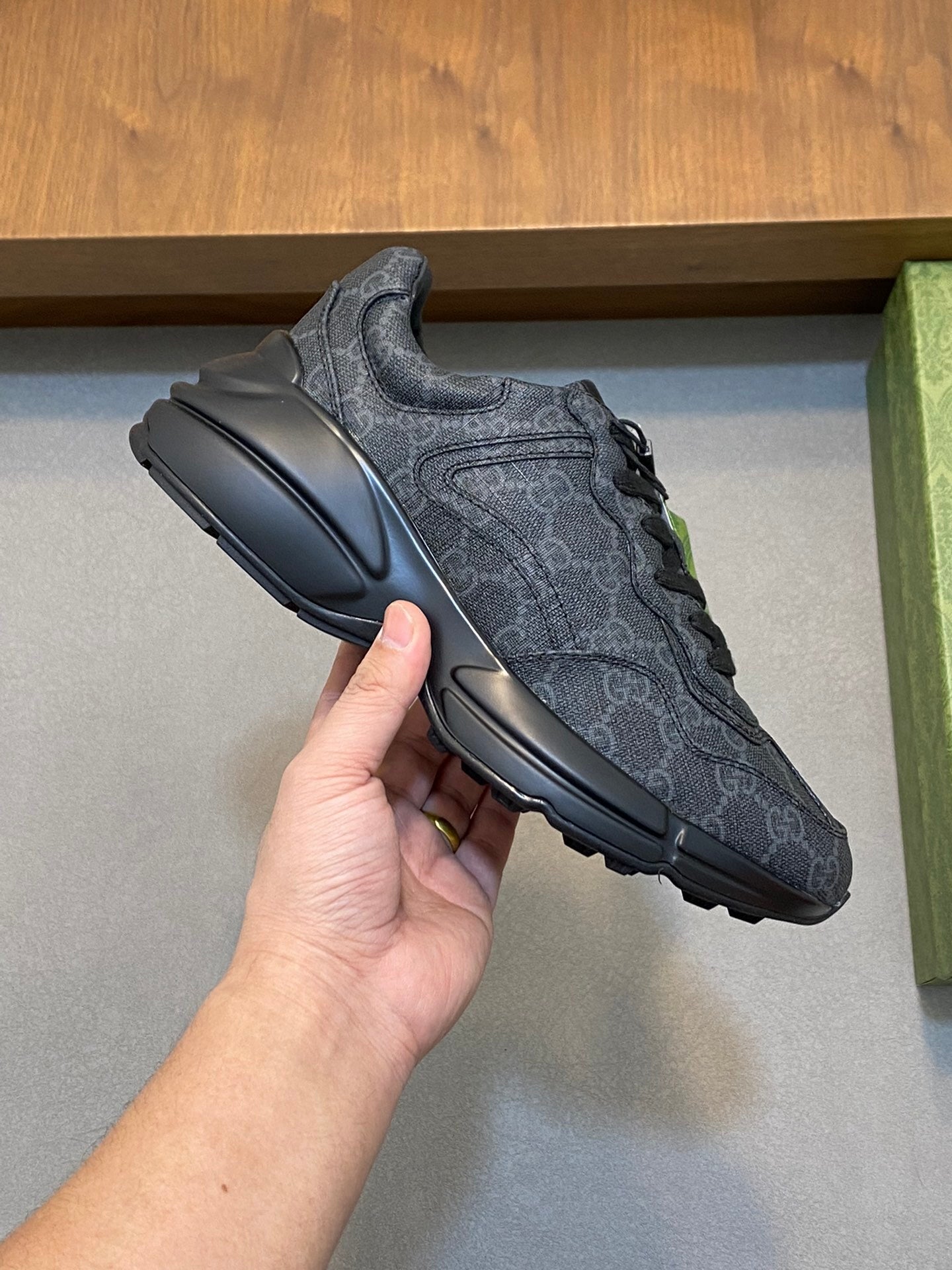 BLACK TEXTURED LOW-TOP SNEAKERS