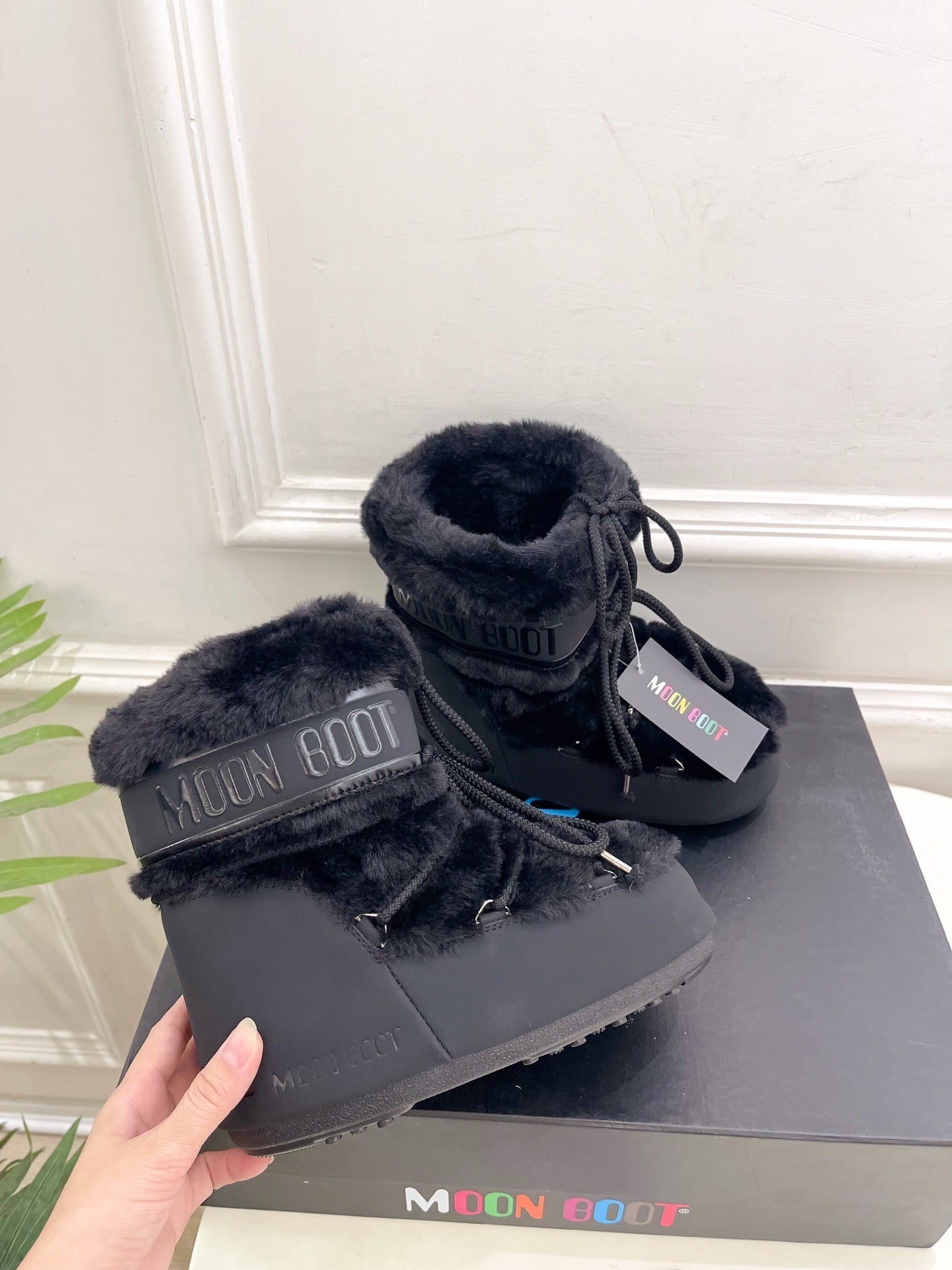 BLACK FAUX FUR LINED WINTER BOOTS