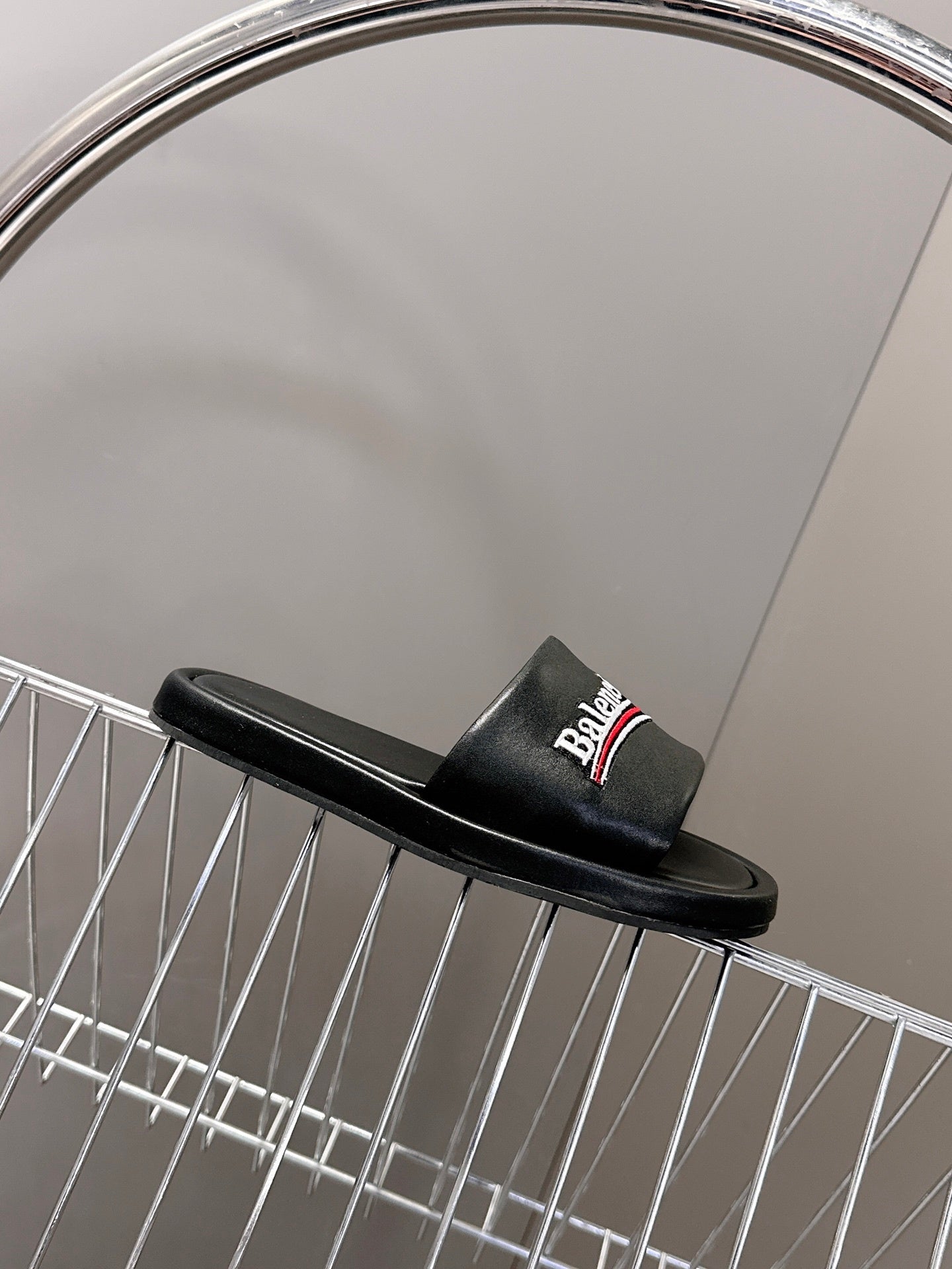 BLACK LOGO SLIDE SANDALS