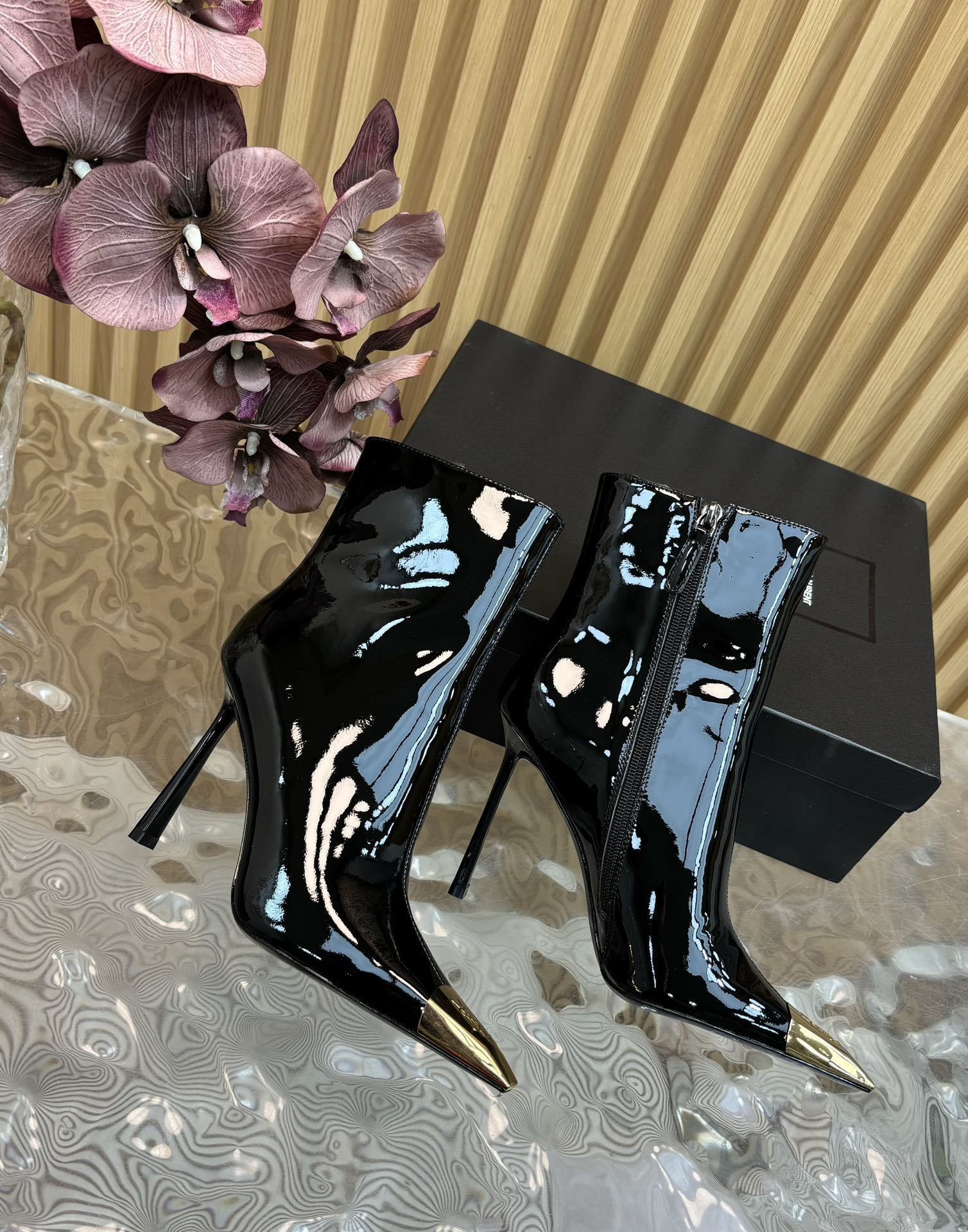 PATENT POINTED HEEL BOOTS