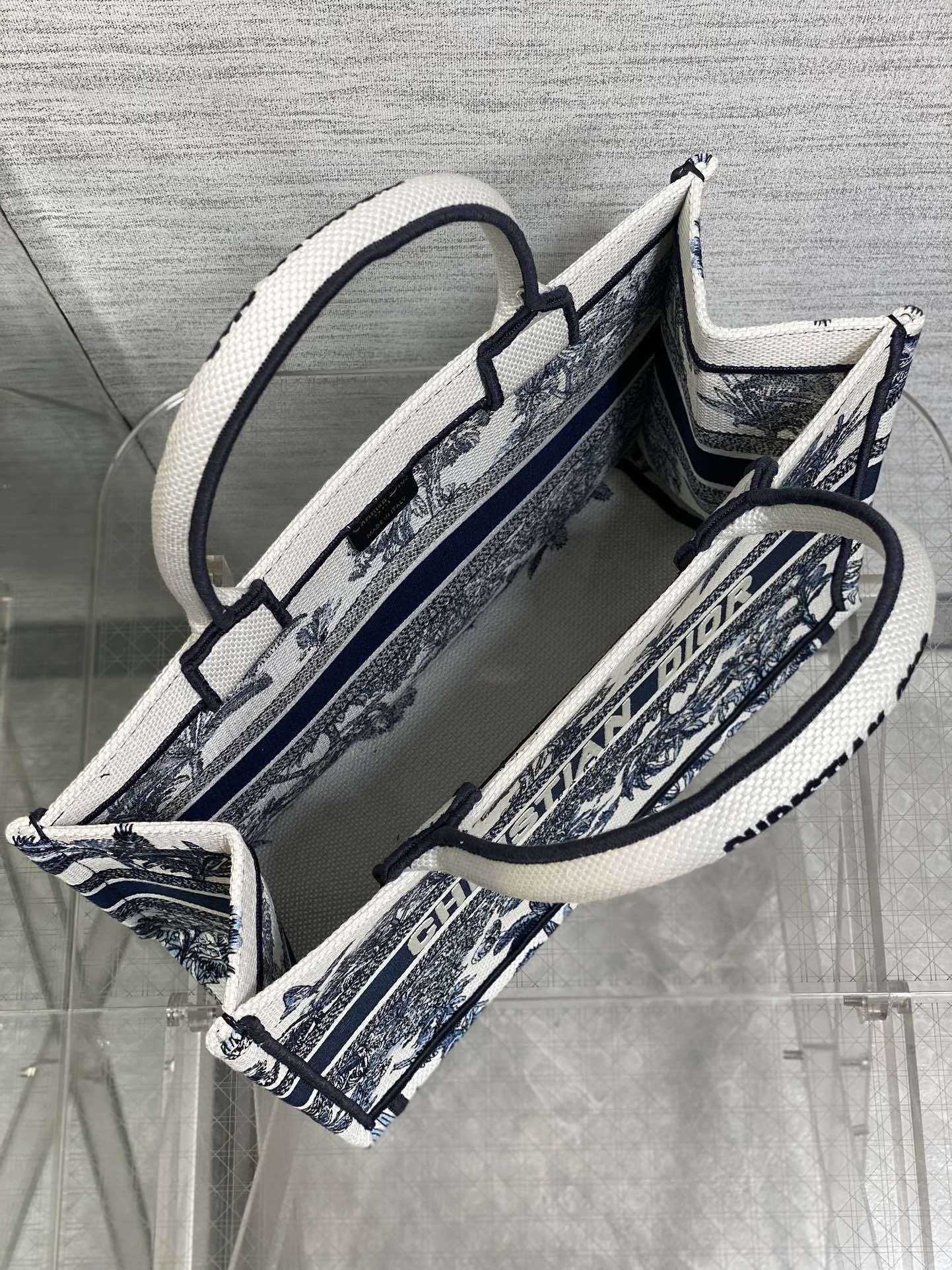 STRUCTURED CANVAS TOTE WITH BOTANICAL ILLUSTRATION