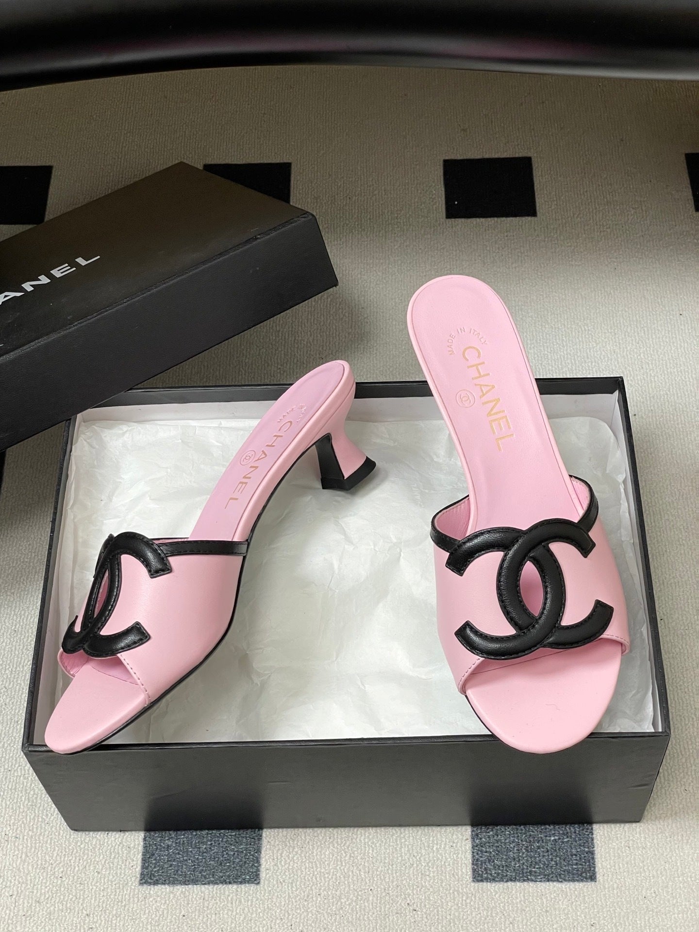 PINK LOW HEEL MULE SANDALS
