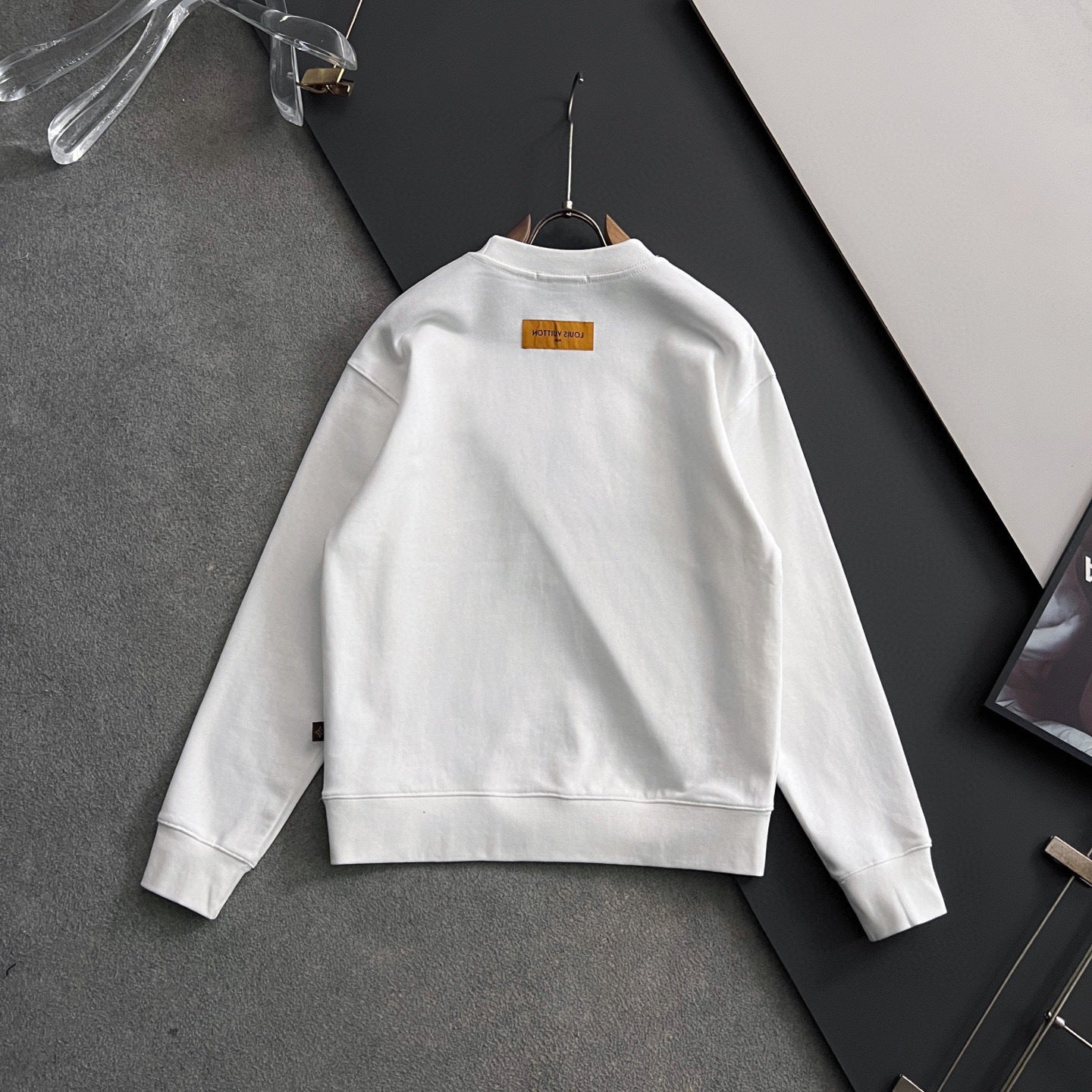 WHITE COTTON SWEATSHIRT WITH EMBOSSED FRONT GRAPHIC