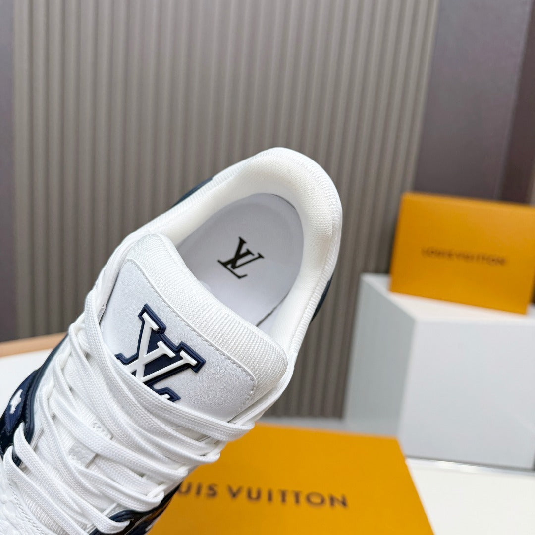 WHITE & NAVY LOW-TOP SNEAKERS WITH BLUE ACCENTS