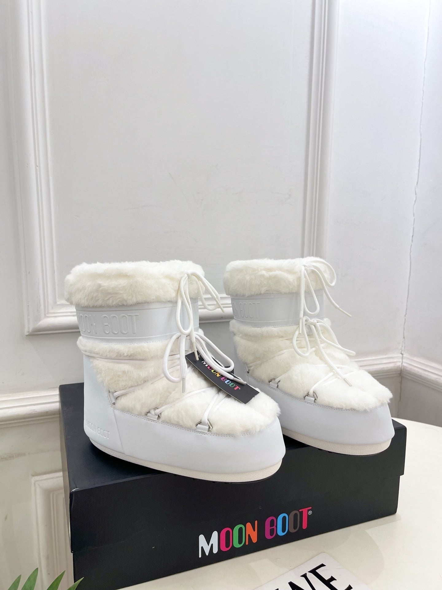 WINTER WHITE BOOTS WITH FAUX FUR LINING