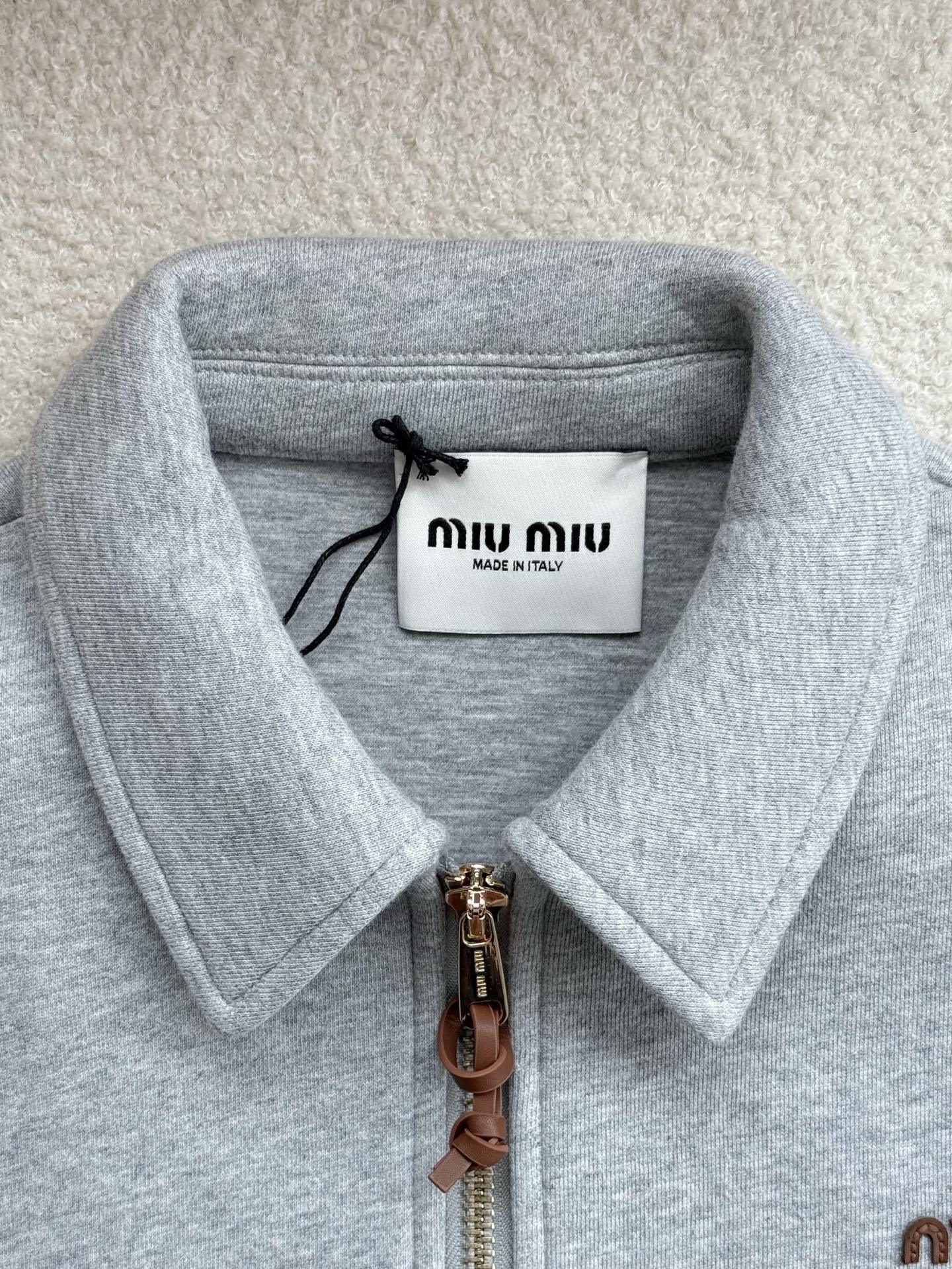 ZIP-UP COLLARED SWEATSHIRT