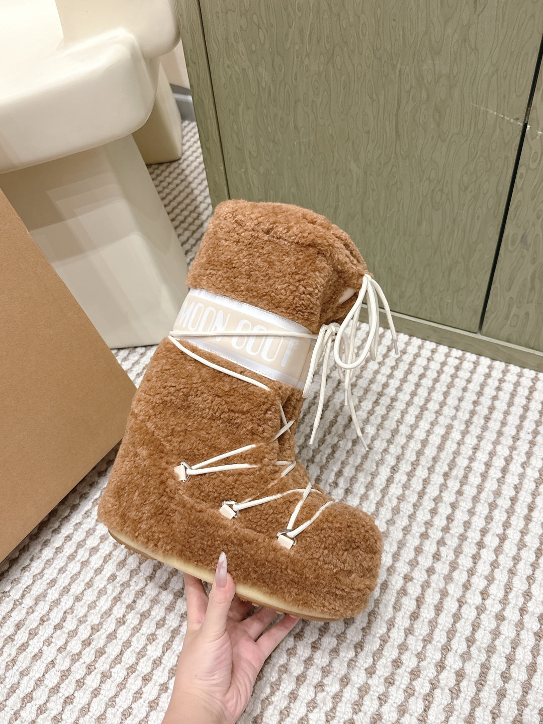 BROWN FAUX FUR LINED WINTER BOOTS