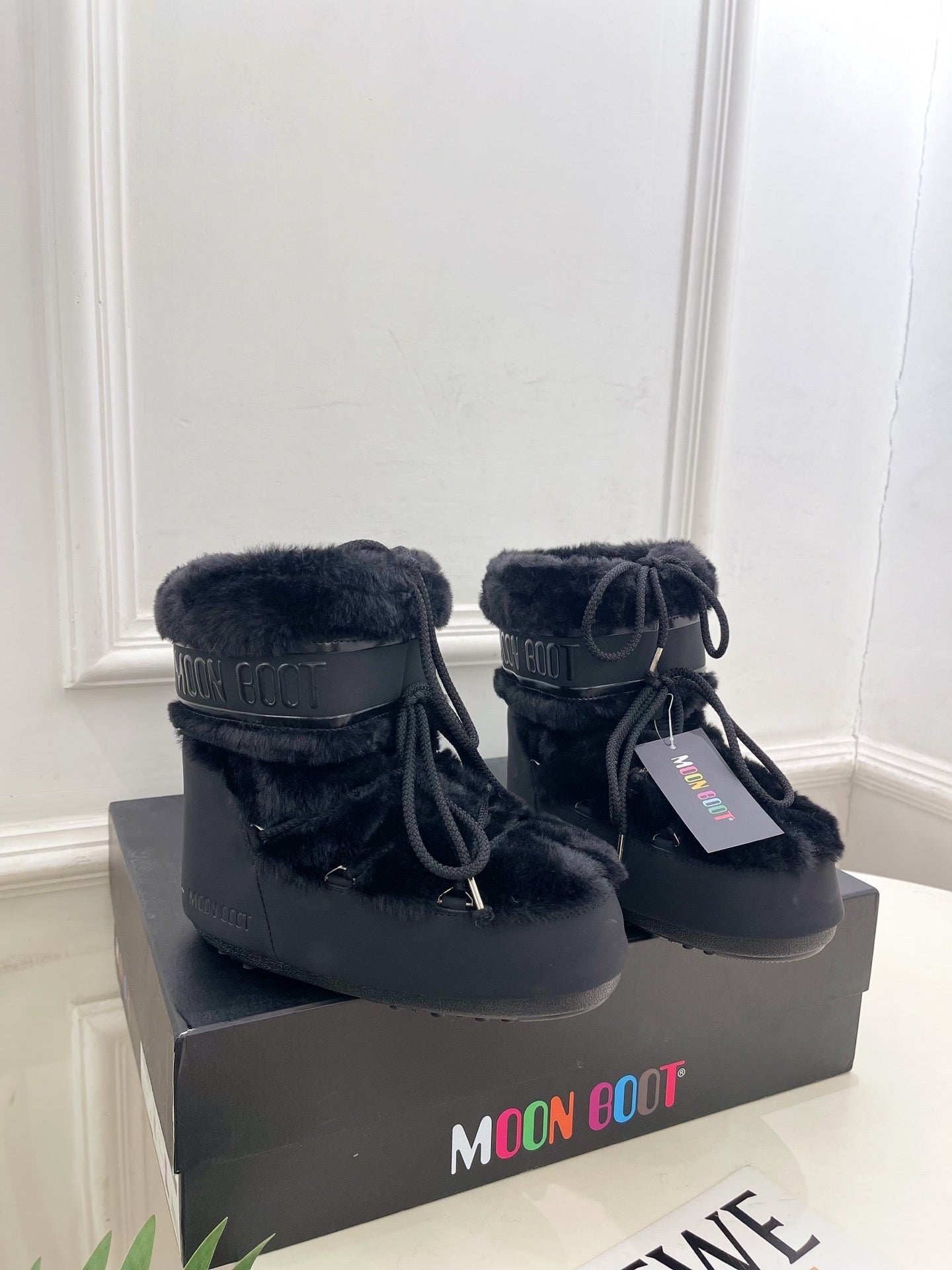 BLACK FAUX FUR LINED WINTER BOOTS