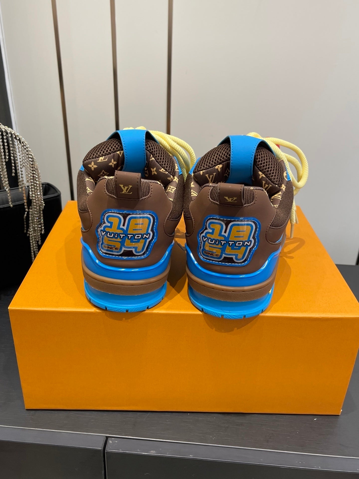 COLORBLOCK PERFORMANCE SNEAKERS WITH OVERSIZED LACES