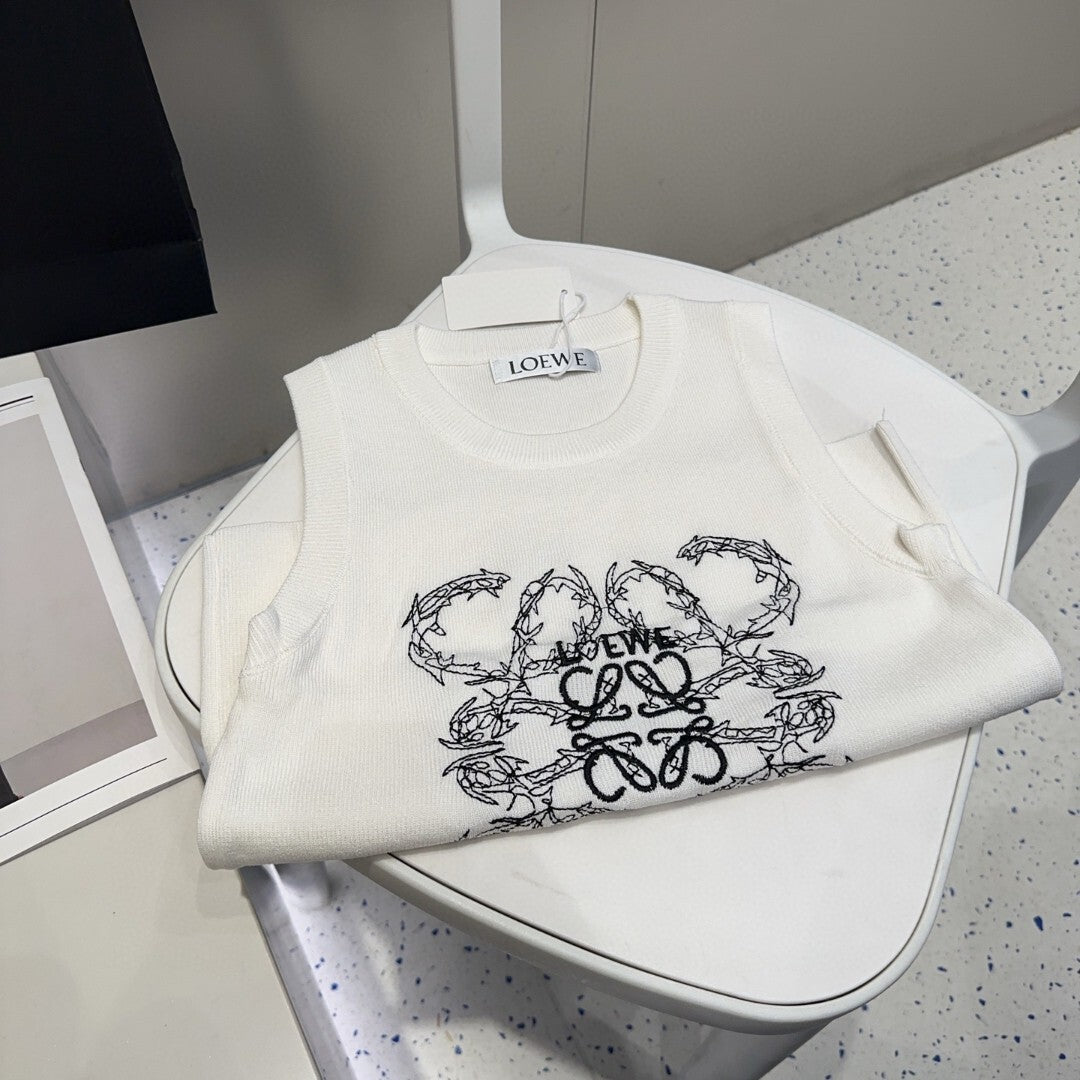 WHITE GRAPHIC PRINT SLEEVELESS TOP