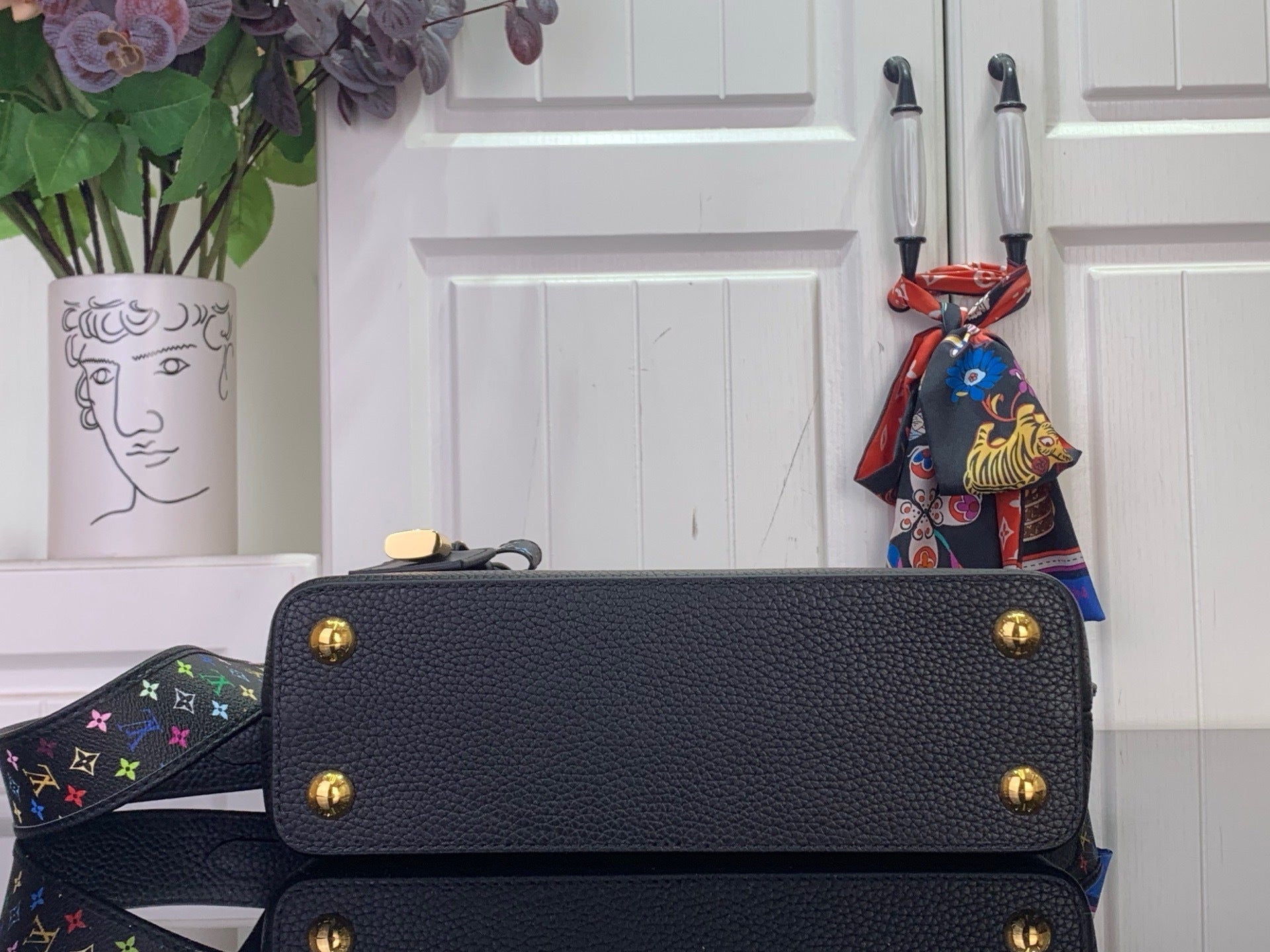 ELEGANT TOP HANDLE STATEMENT BAG