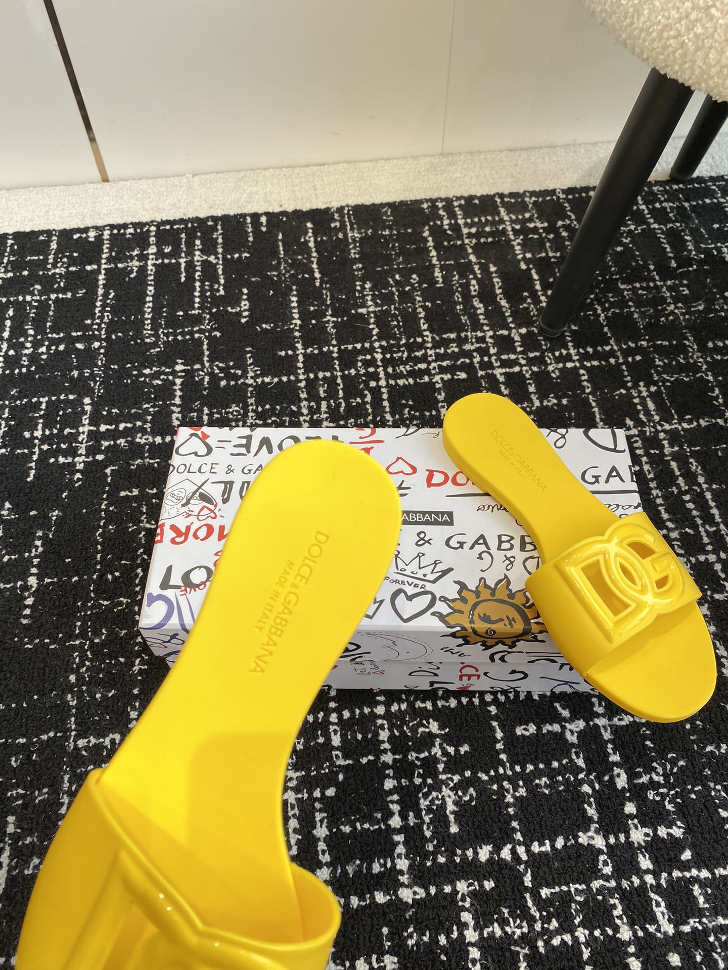 YELLOW LOGO RUBBER SLIDES