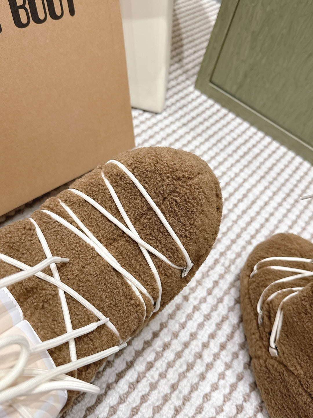 BROWN FAUX FUR LINED WINTER BOOTS