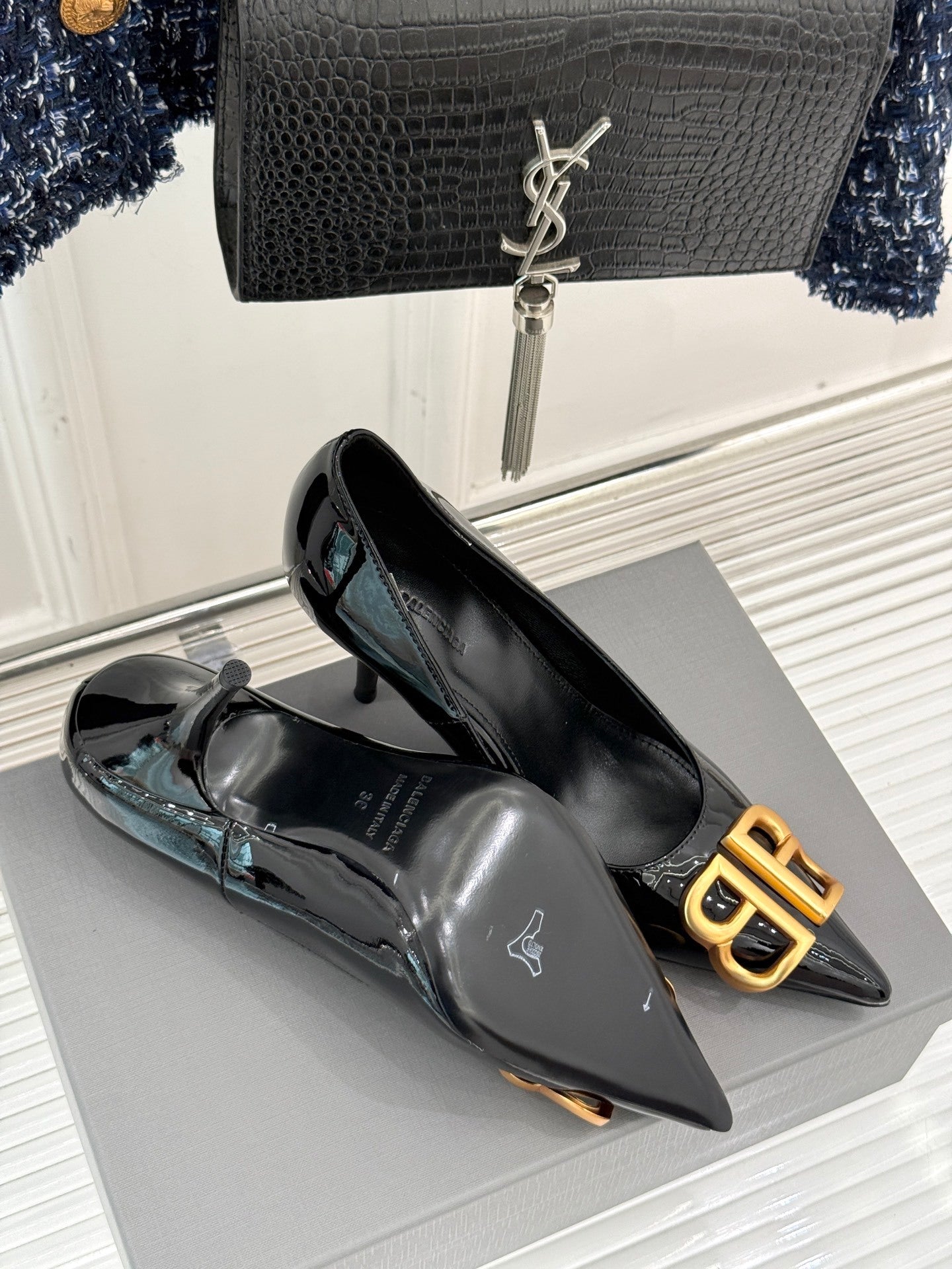 BLACK PATENT POINTED HEELS