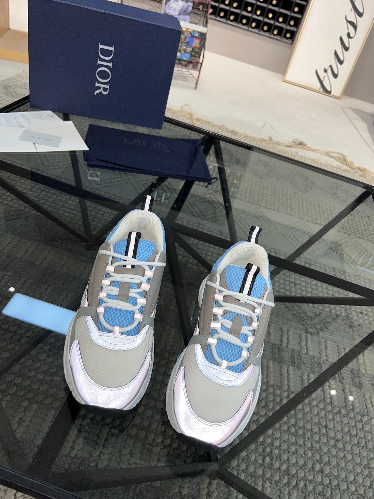 LIGHTWEIGHT MESH PANEL TRAINER SNEAKERS