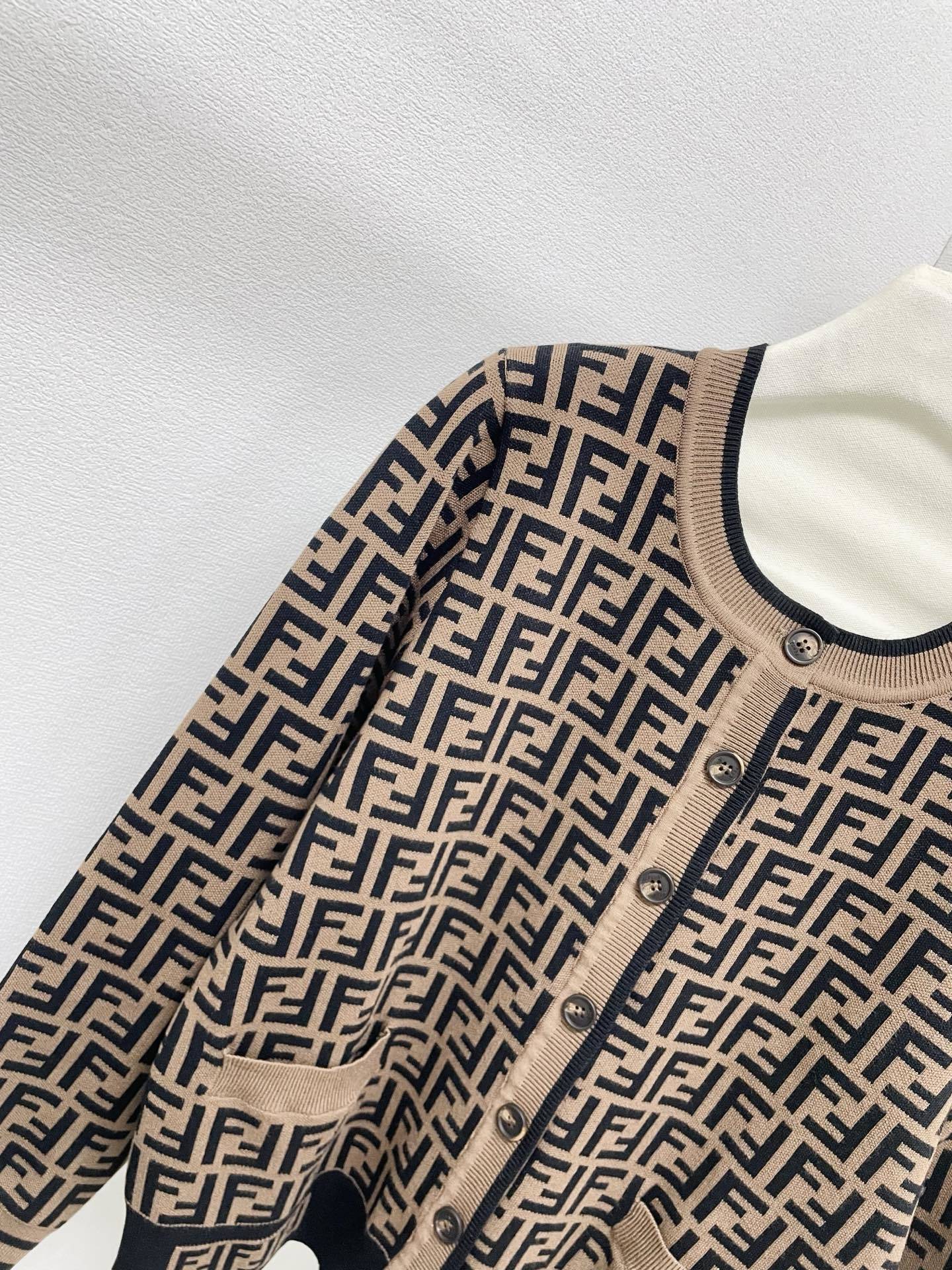 CLASSIC PATTERN KNIT CARDIGAN