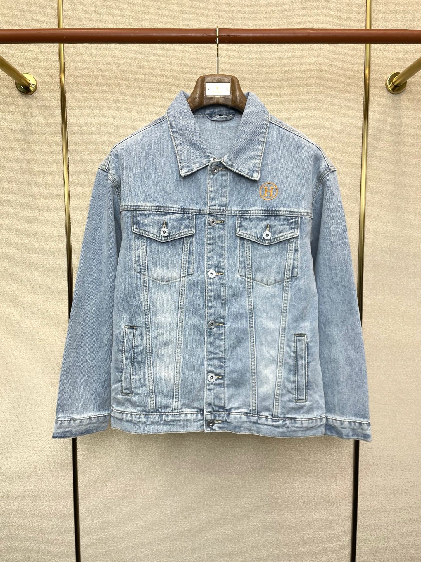 VINTAGE WASH DENIM JACKET WITH CLASSIC BUTTON FRONT