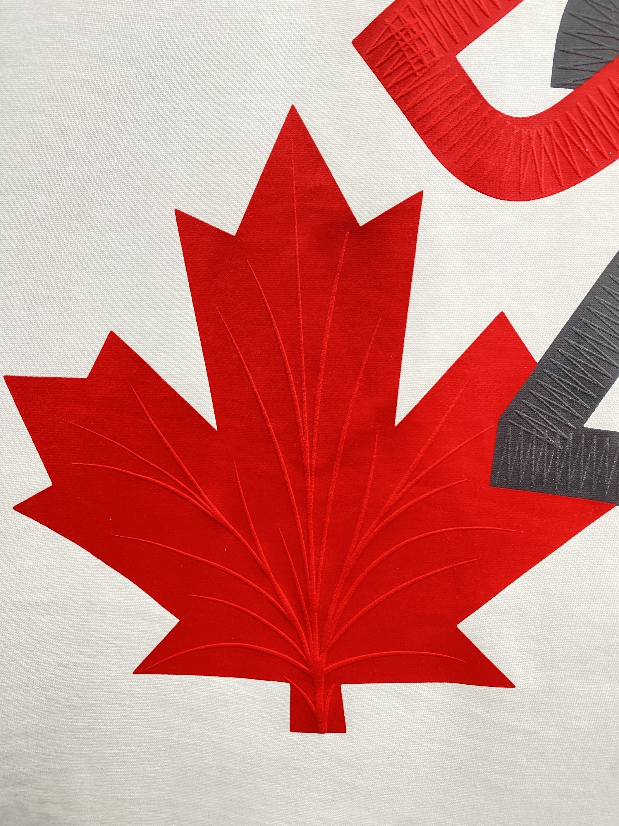 BOLD LEAF GRAPHIC T-SHIRT