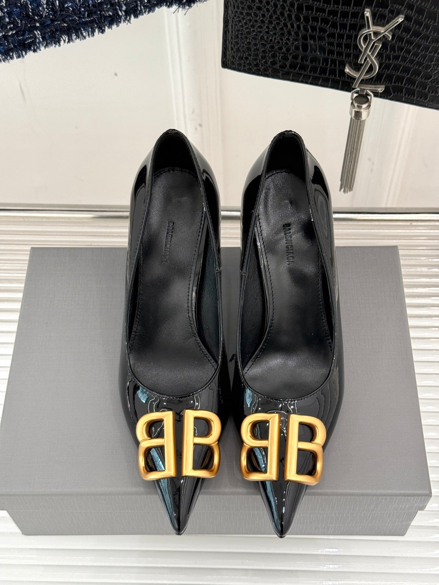 BLACK PATENT POINTED HEELS