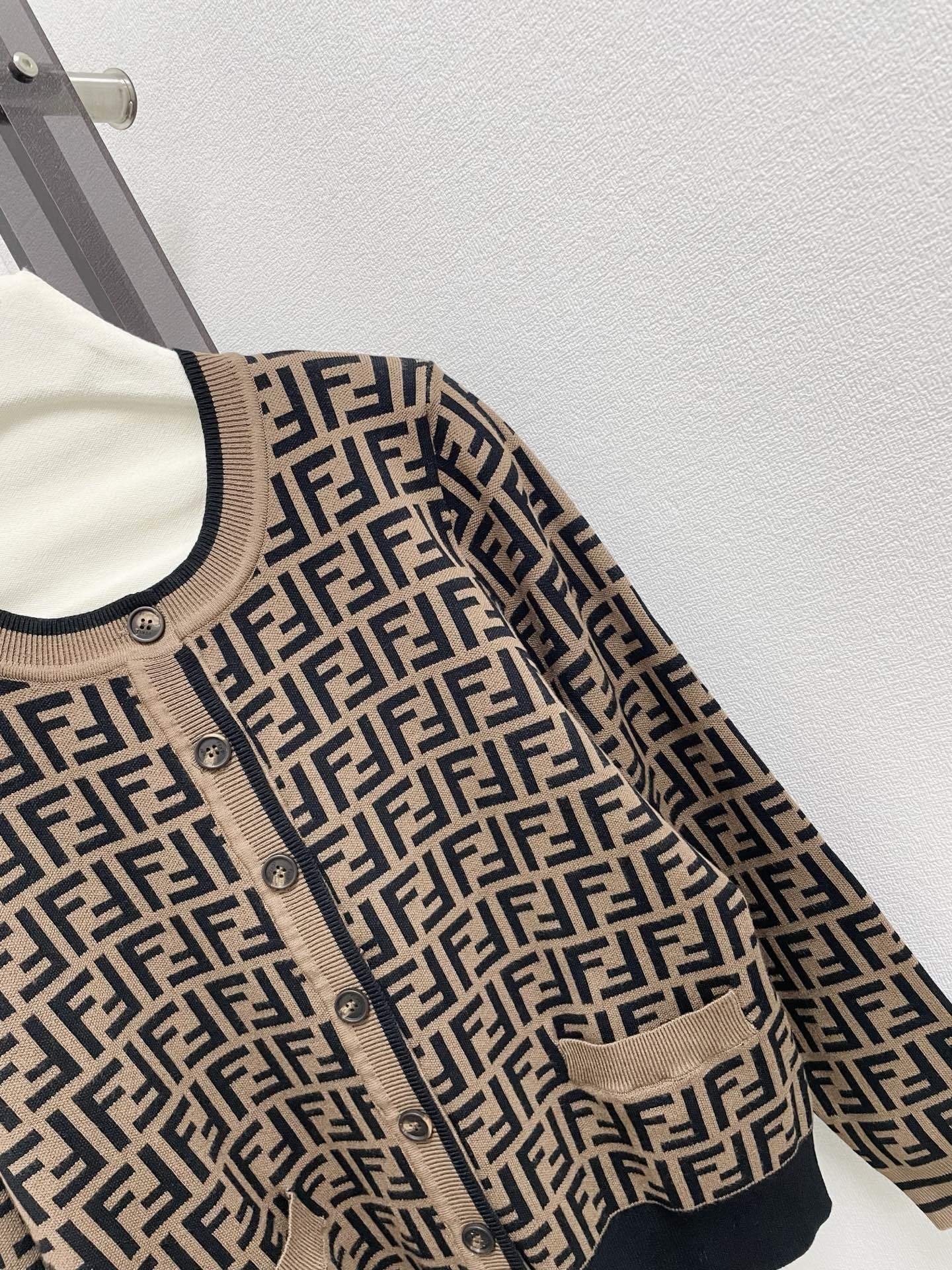CLASSIC PATTERN KNIT CARDIGAN