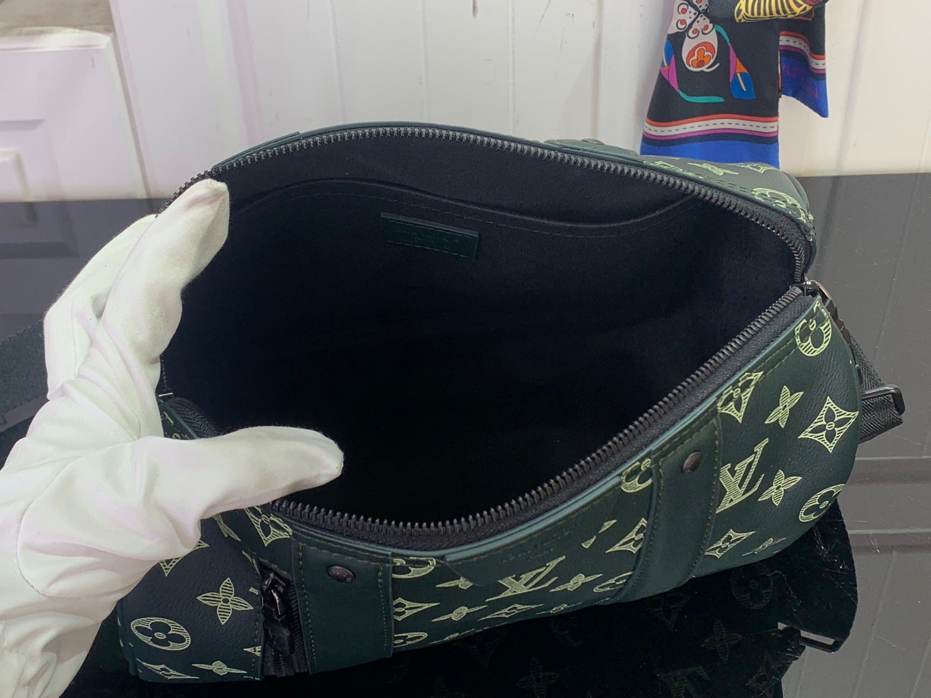 SPORTY BARREL CROSSBODY BAG