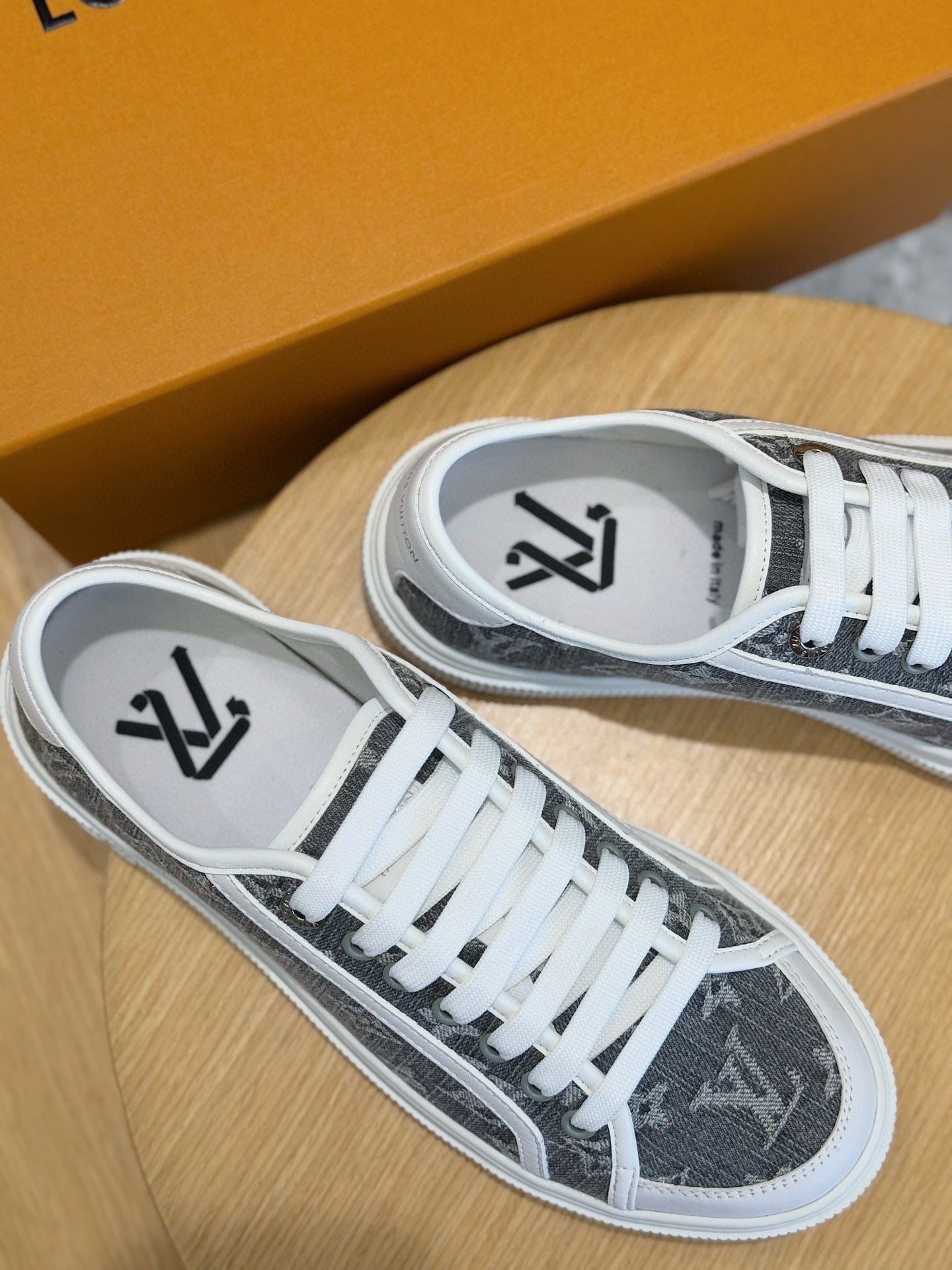 GREY MONOGRAM LOW-TOP SNEAKERS