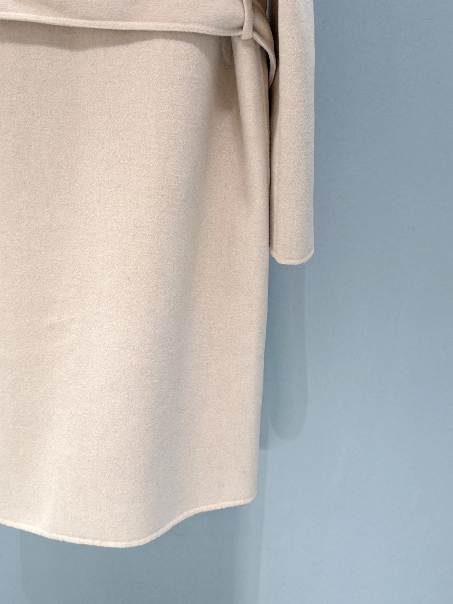 LIGHT BEIGE HOODED COAT WITH ZIP CLOSURE AND BELT