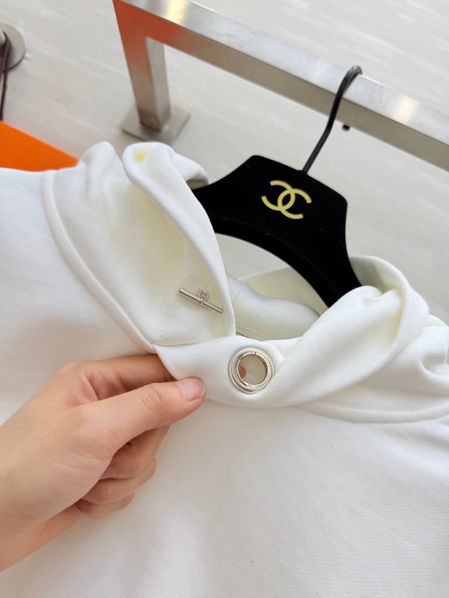 IVORY HOODED SWEATSHIRT AND WIDE-LEG LOUNGE PANTS SET