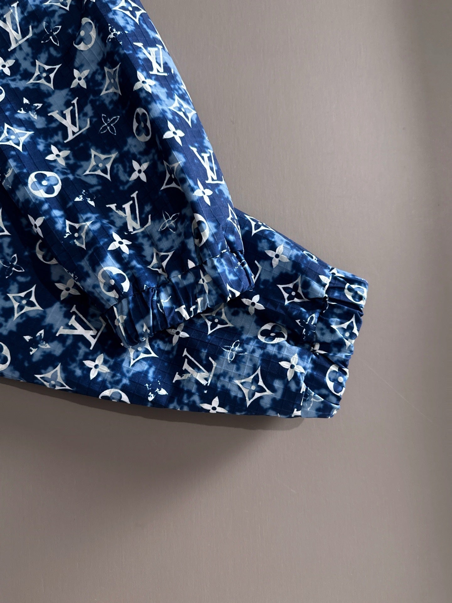 BLUE ALL-OVER PATTERN HOODED ZIP JACKET