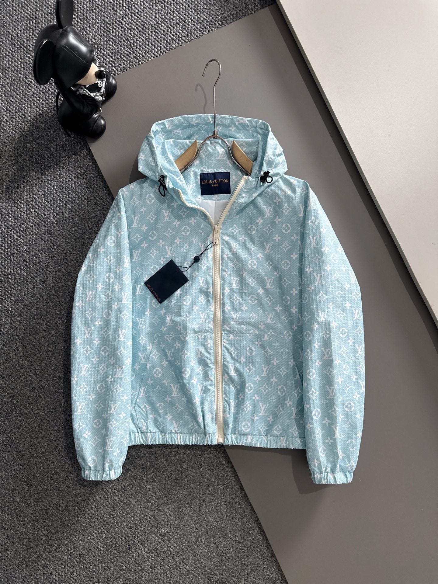 LIGHTWEIGHT HOODED ZIP JACKET WITH ALL-OVER PATTERN