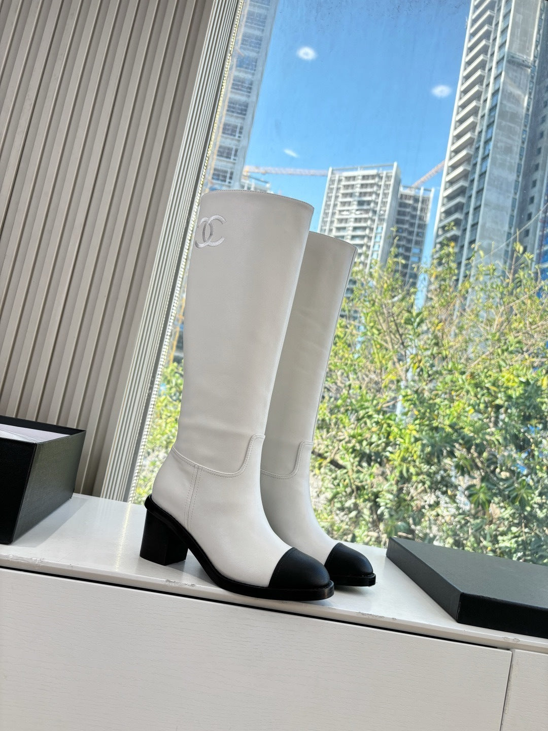 IVORY KNEE-HIGH LEATHER BOOTS WITH BLACK CAP TOE AND BLOCK HEEL
