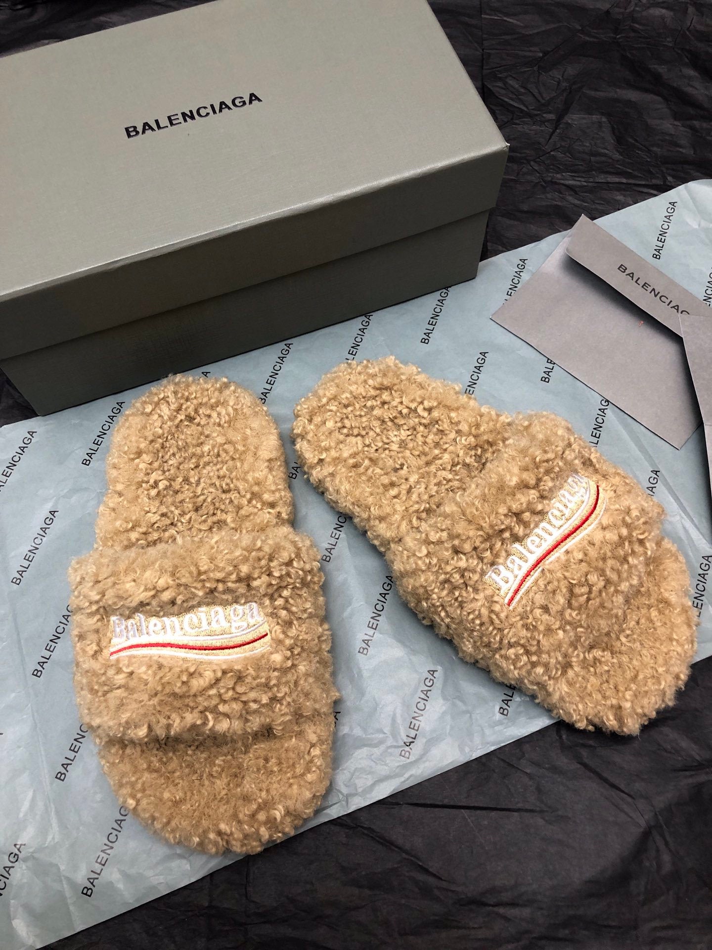 BEIGE FLUFFY COMFORT SLIDES