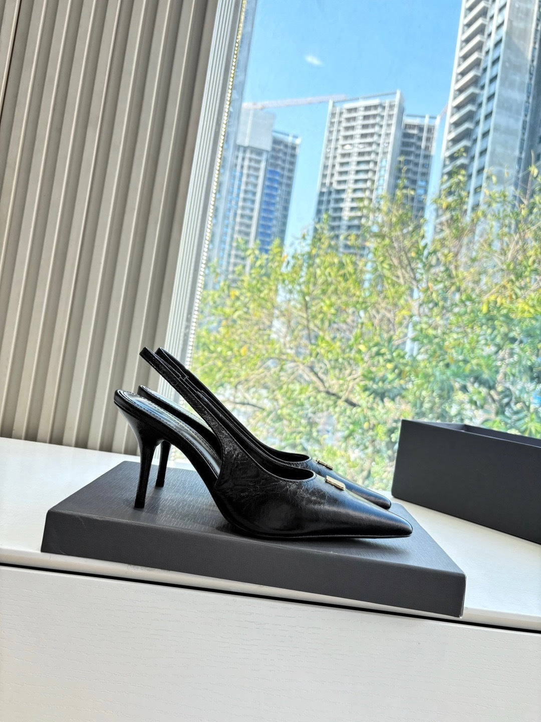 CLASSIC BLACK POINTED-TOE SLINGBACK STILETTO HEELS