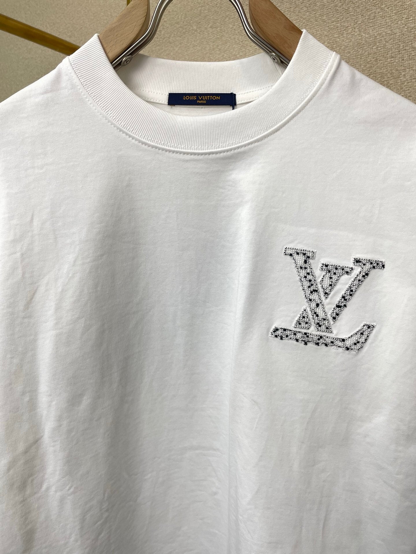 MINIMAL SHORT-SLEEVE T-SHIRT WITH EMBELLISHED CHEST DETAIL